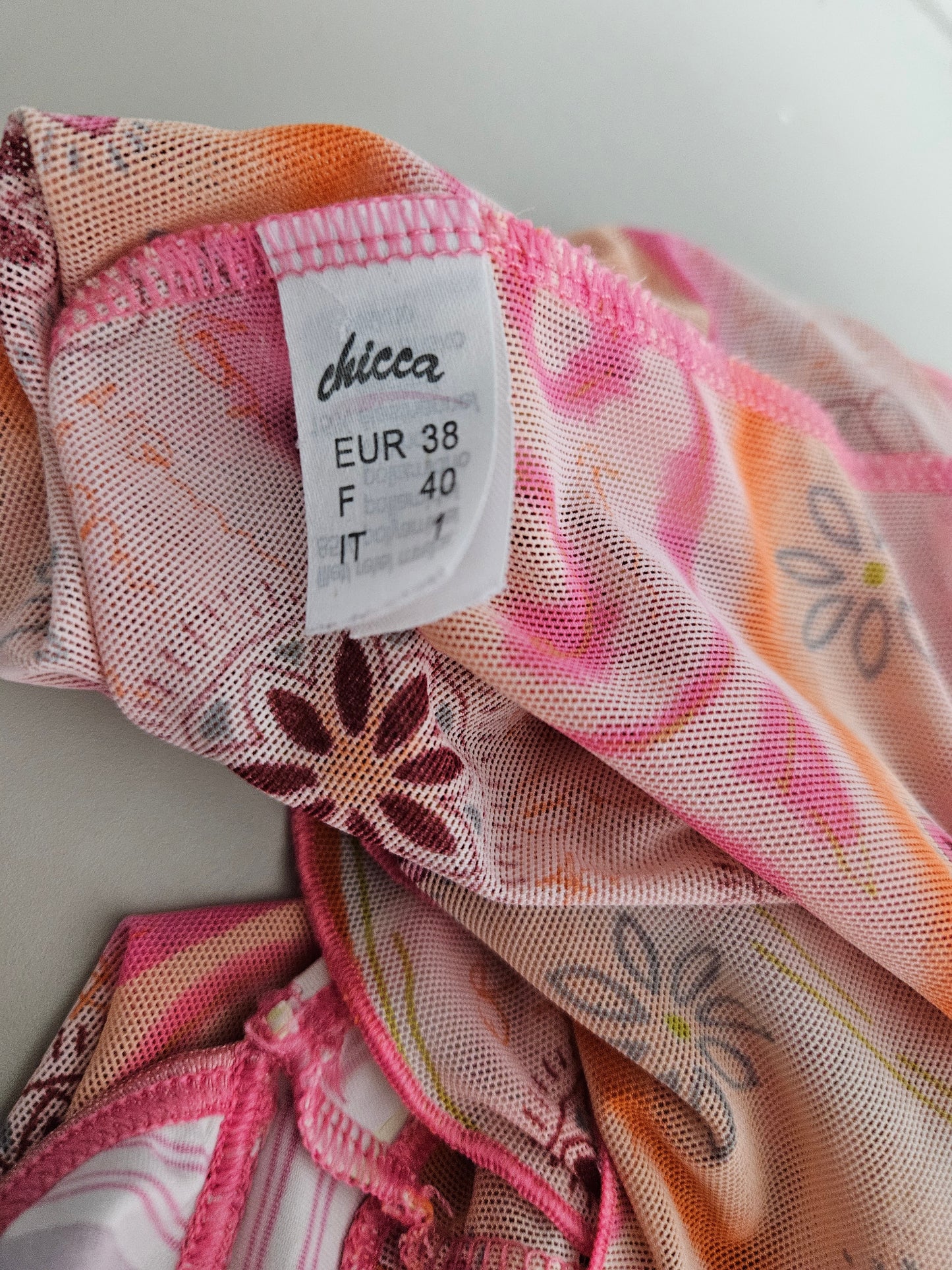 Haut en voile fleuri