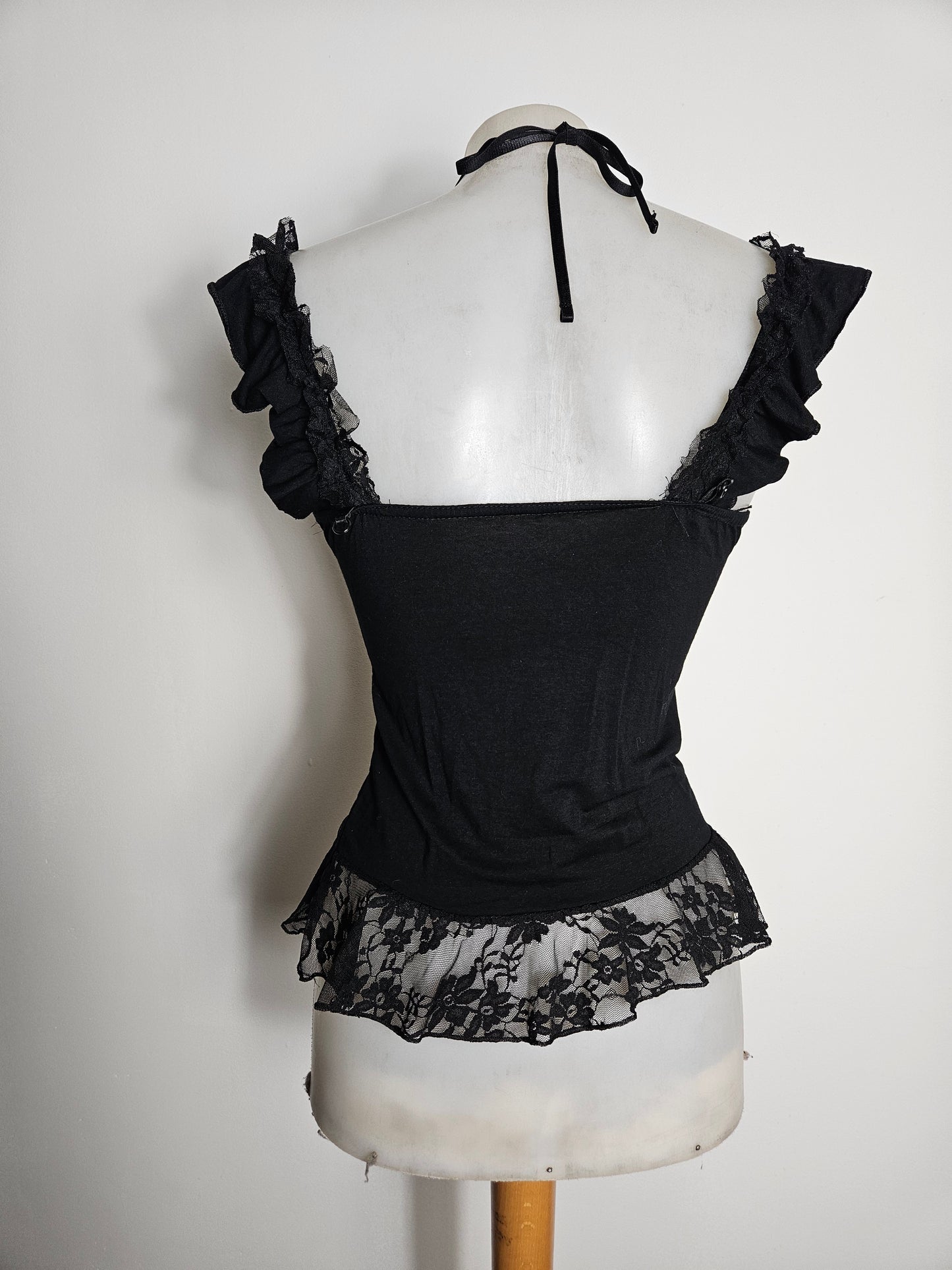 Haut noir détails volants et noeud