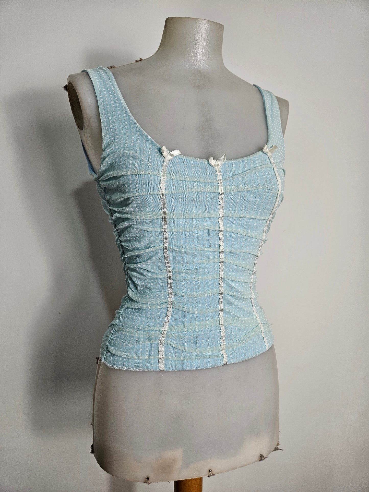 Haut en voile plissé à pois