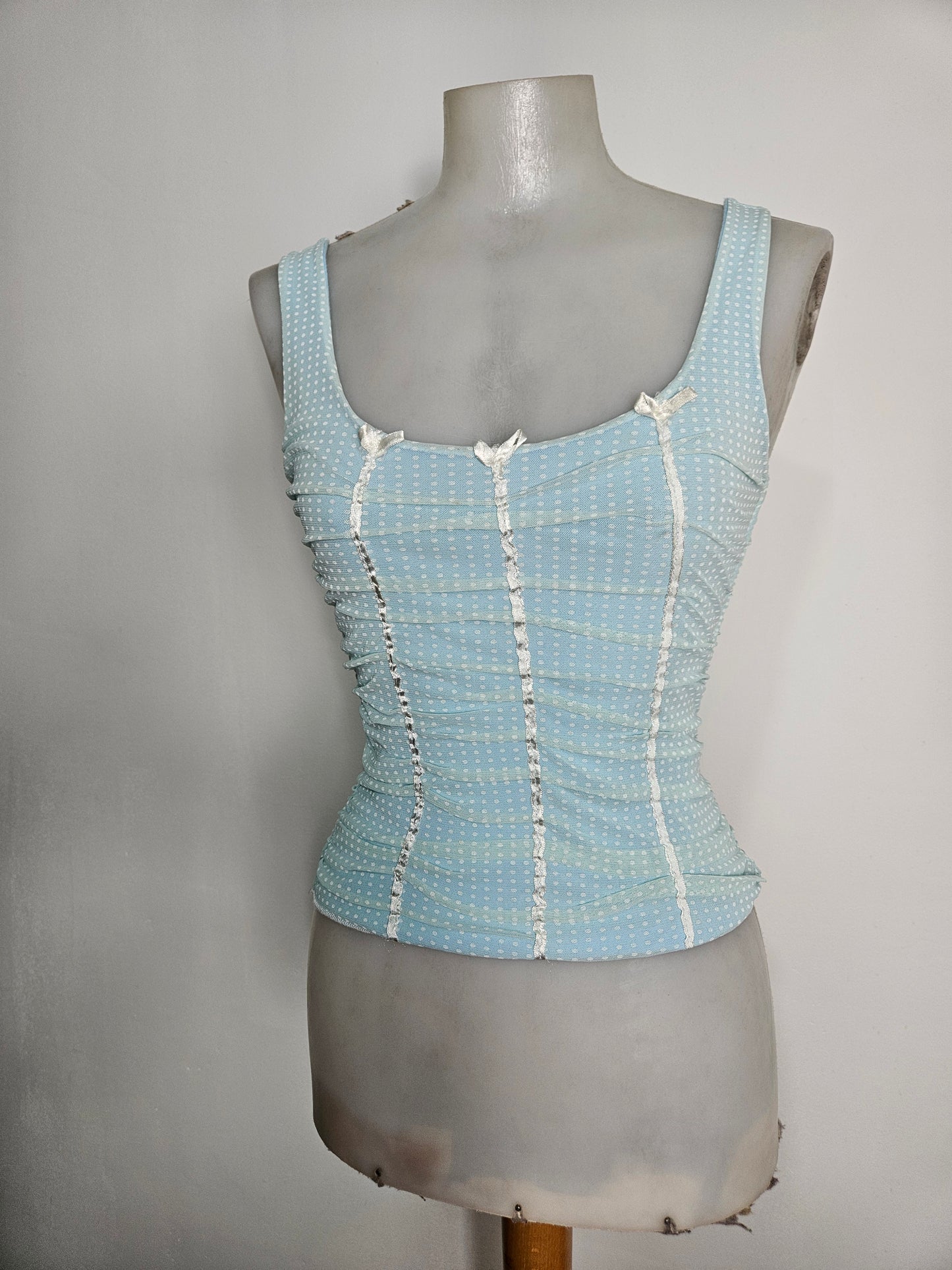 Haut en voile plissé à pois