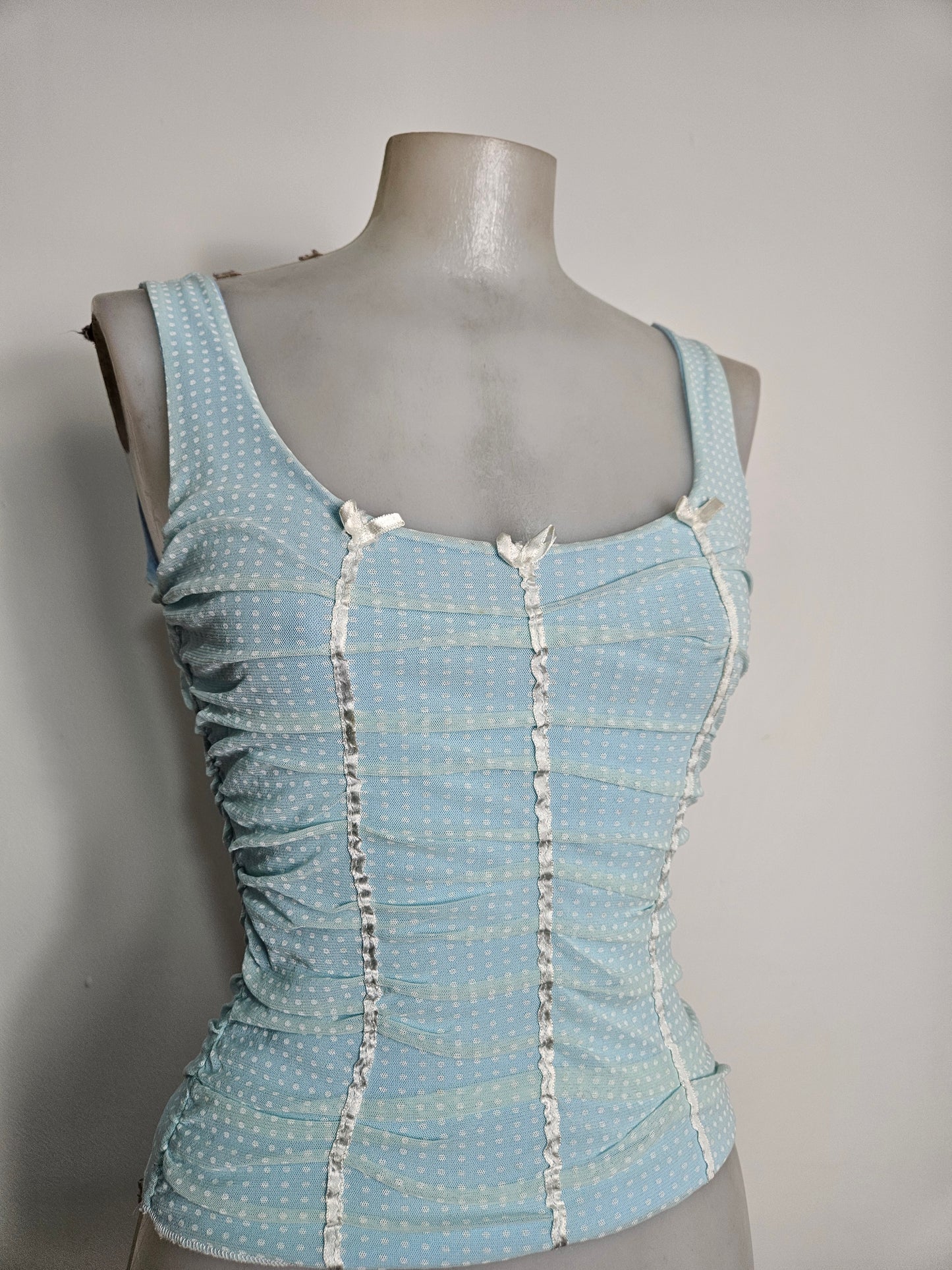 Haut en voile plissé à pois