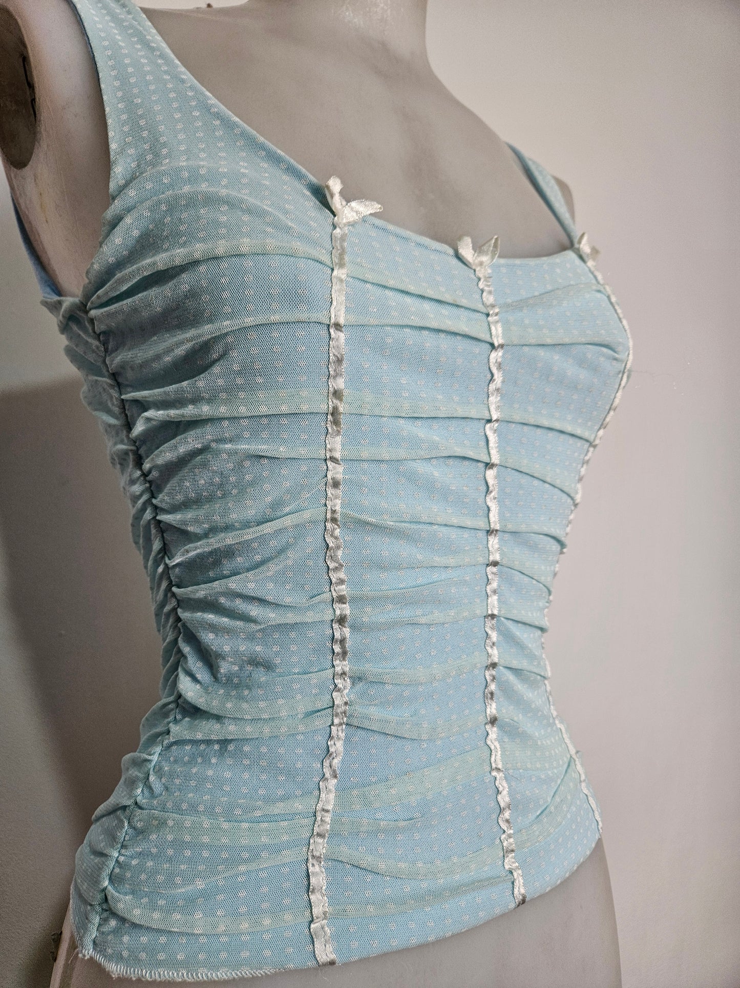 Haut en voile plissé à pois