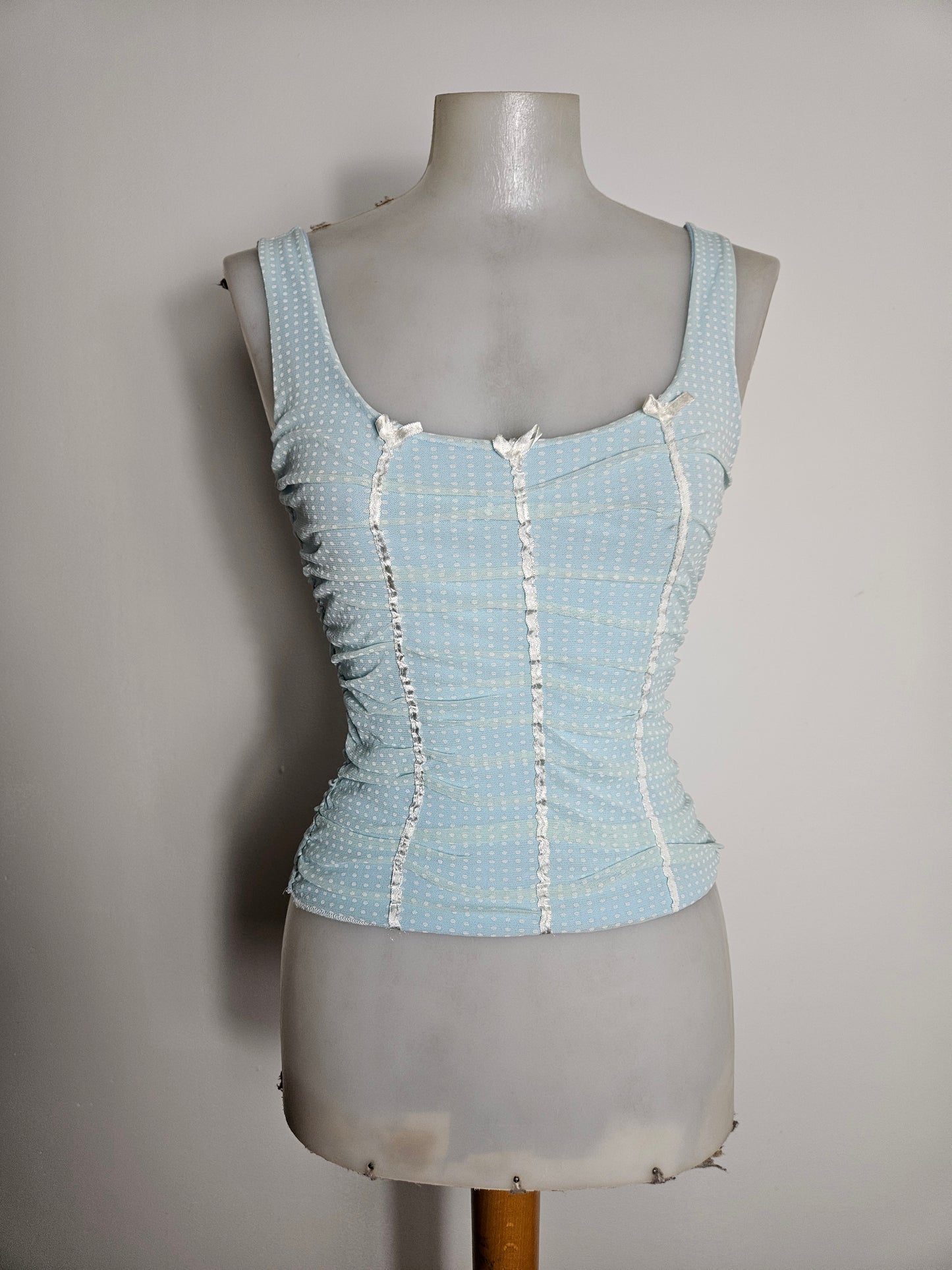 Haut en voile plissé à pois