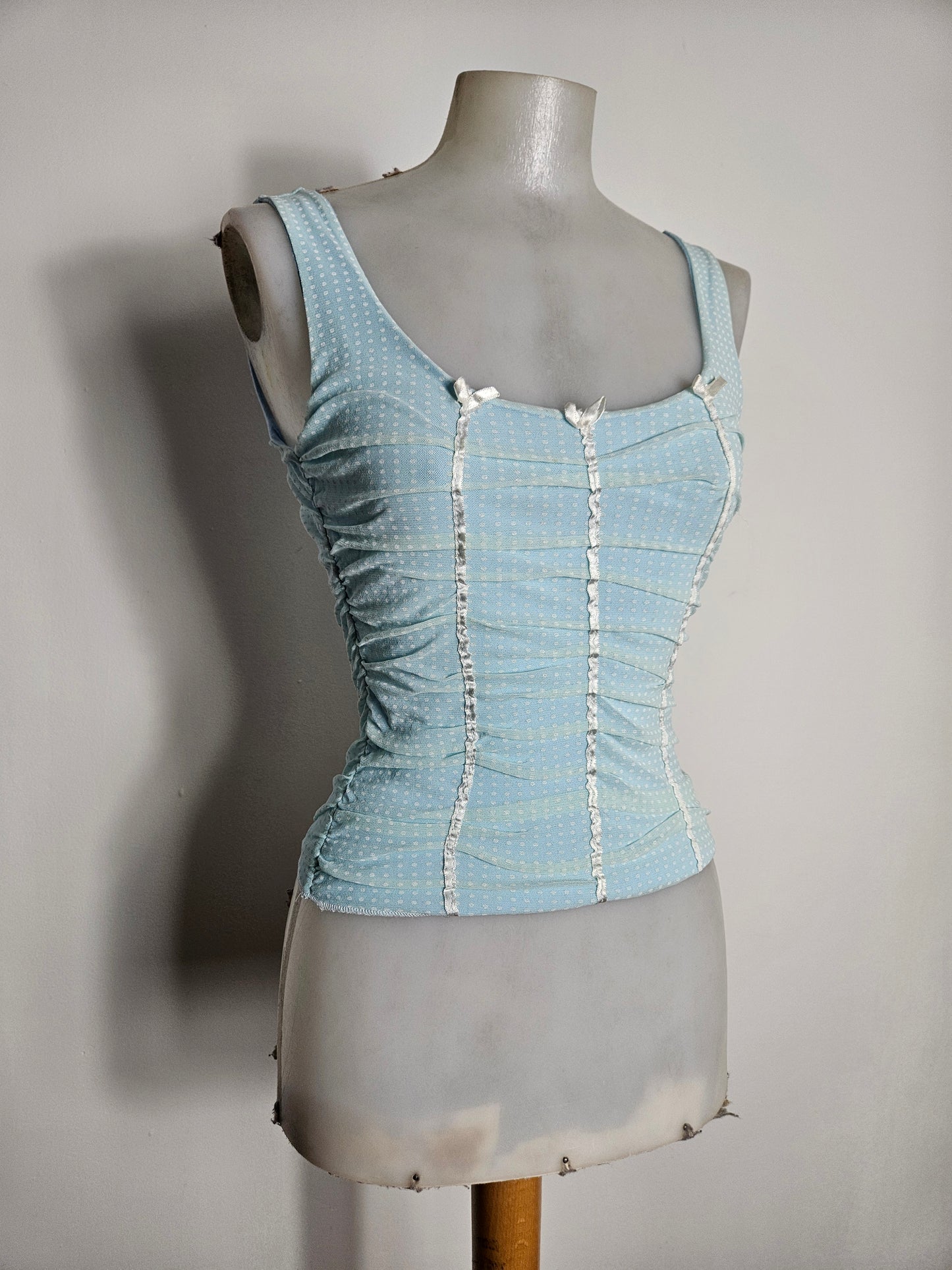 Haut en voile plissé à pois