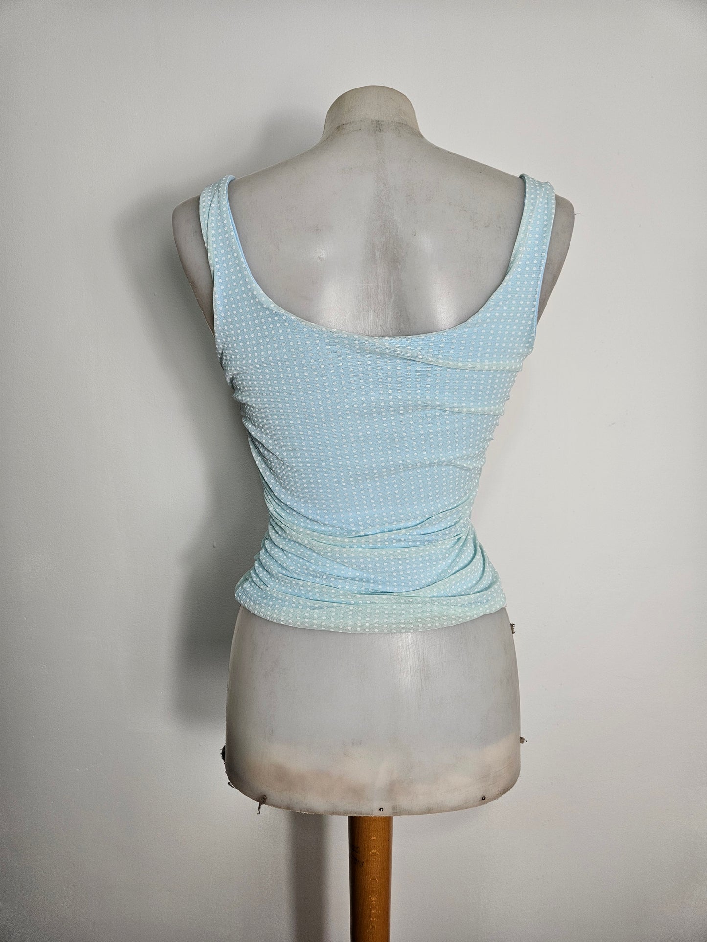 Haut en voile plissé à pois