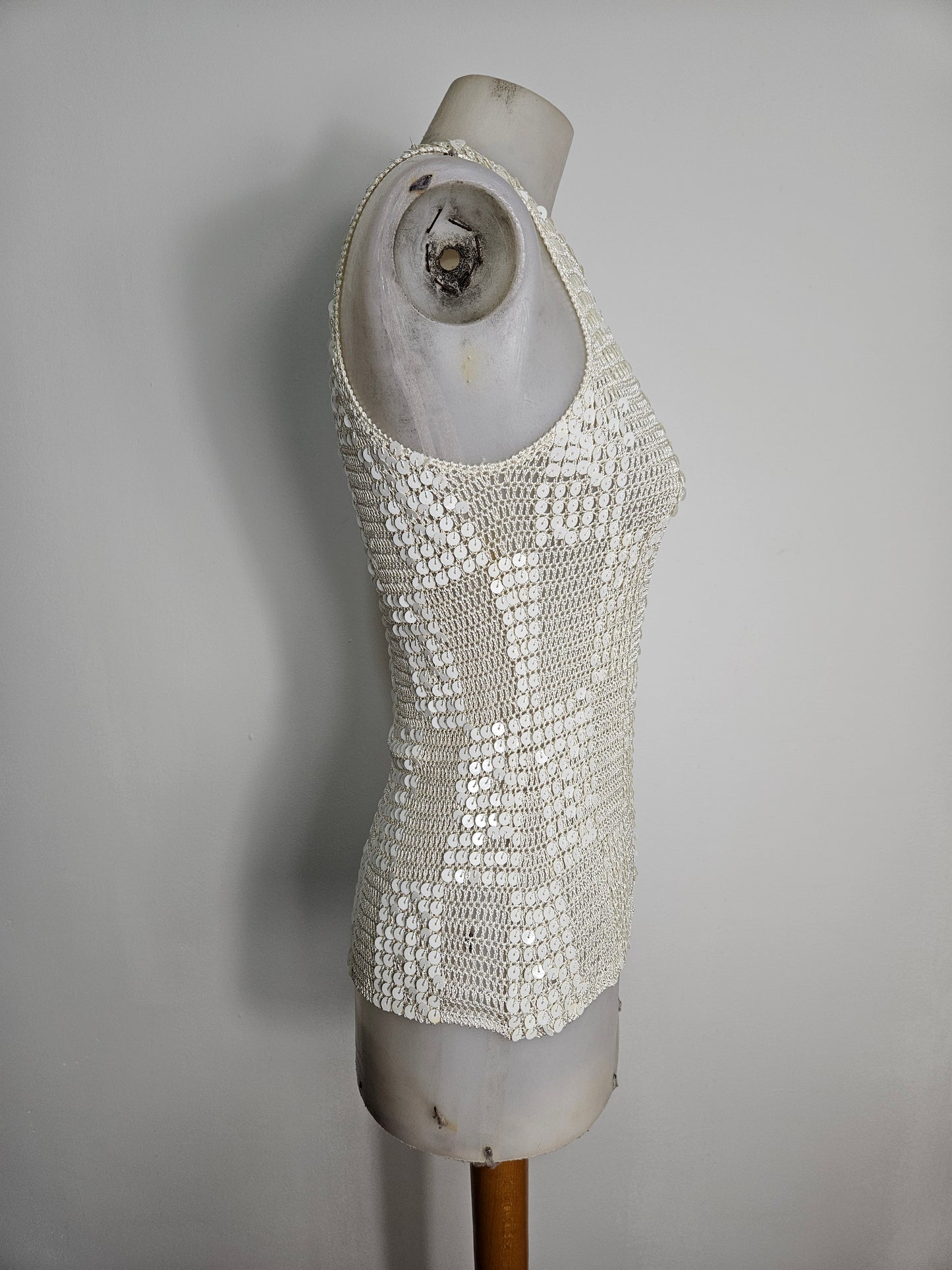 Haut crème en crochet brodé de sequins