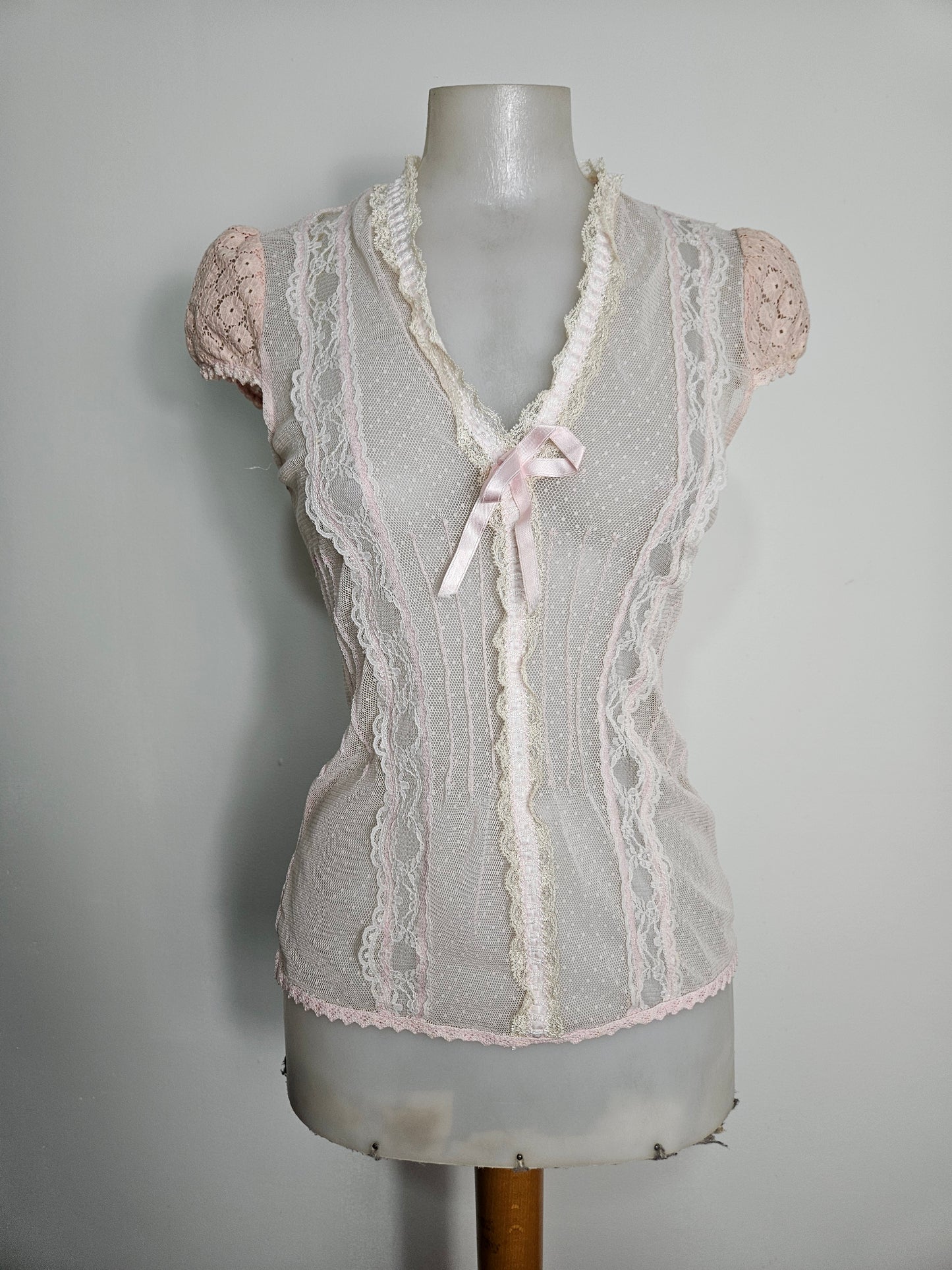 Haut en voile et dentelle rose poudré