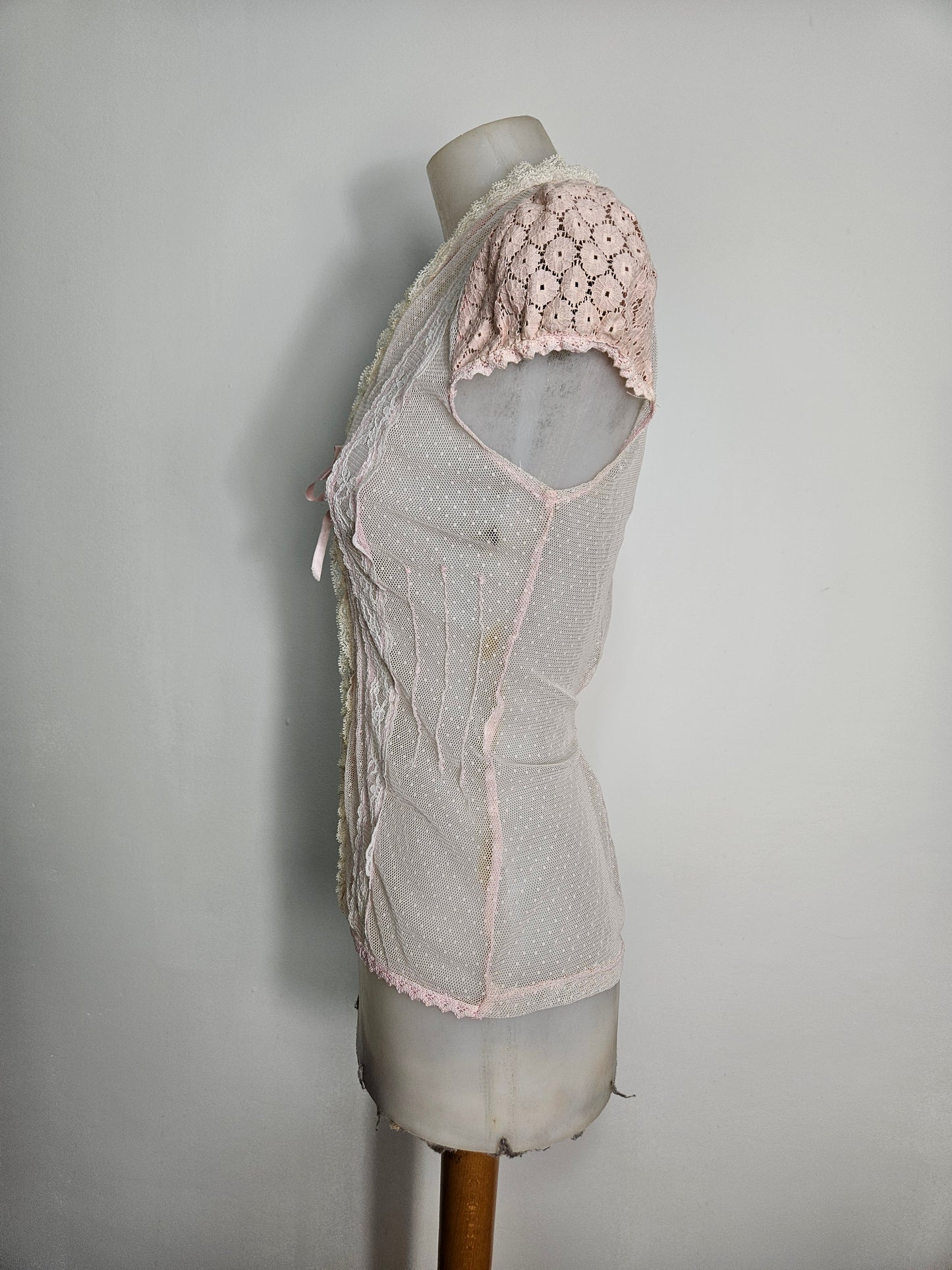 Haut en voile et dentelle rose poudré