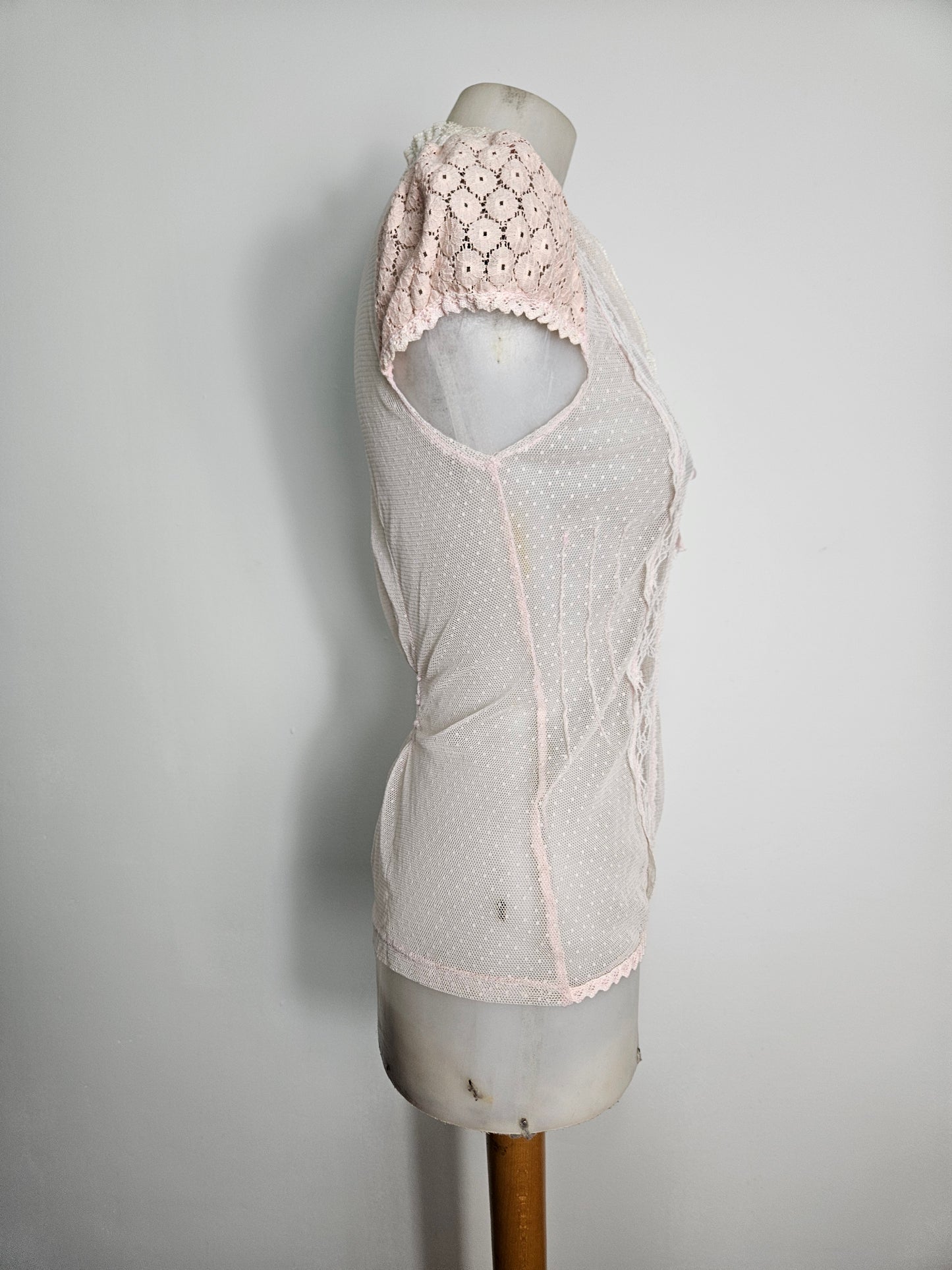 Haut en voile et dentelle rose poudré