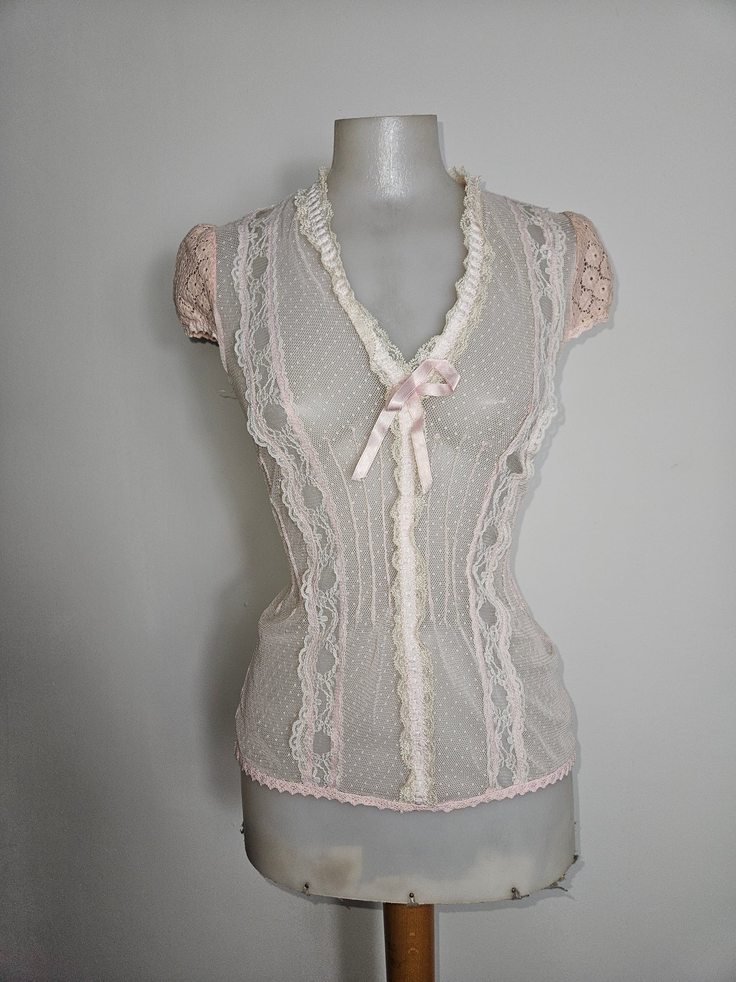Haut en voile et dentelle rose poudré