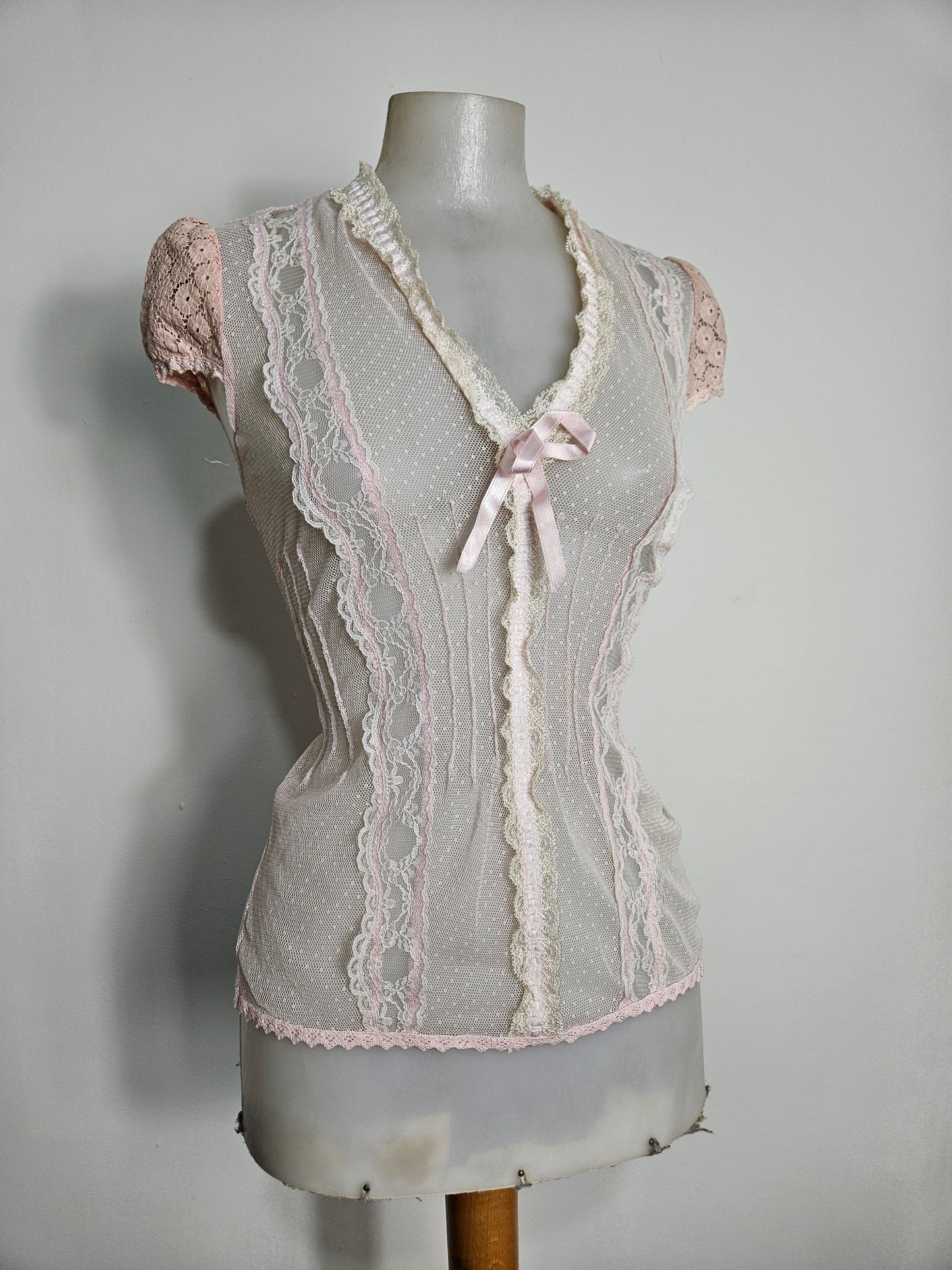 Haut en voile et dentelle rose poudré