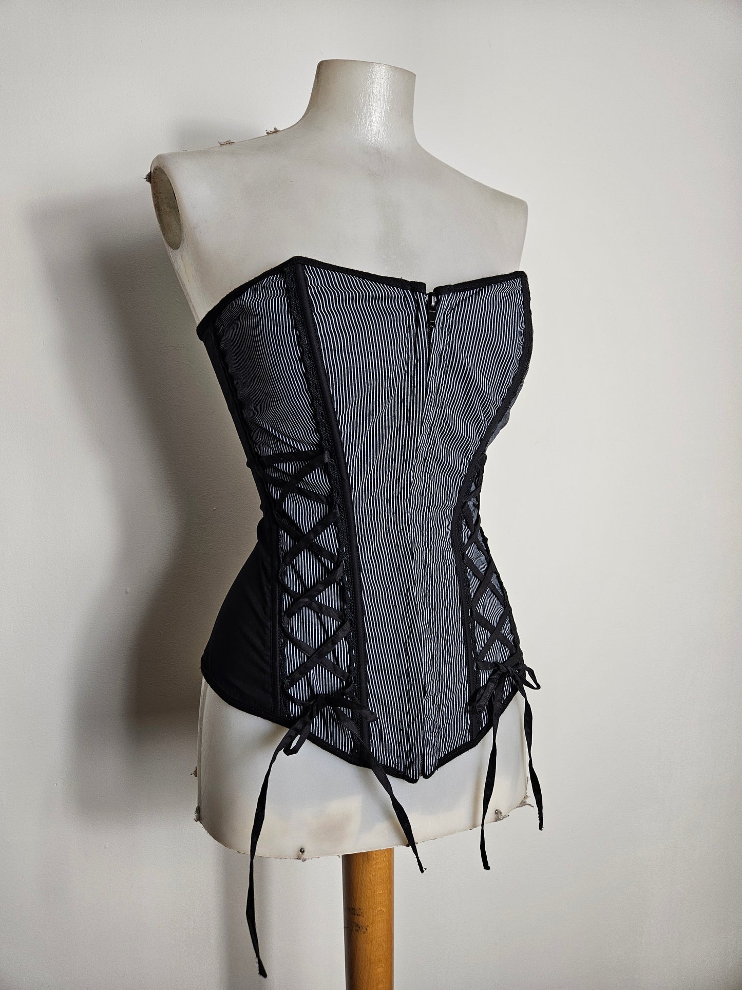 Haut esprit corset à rayures et laçage