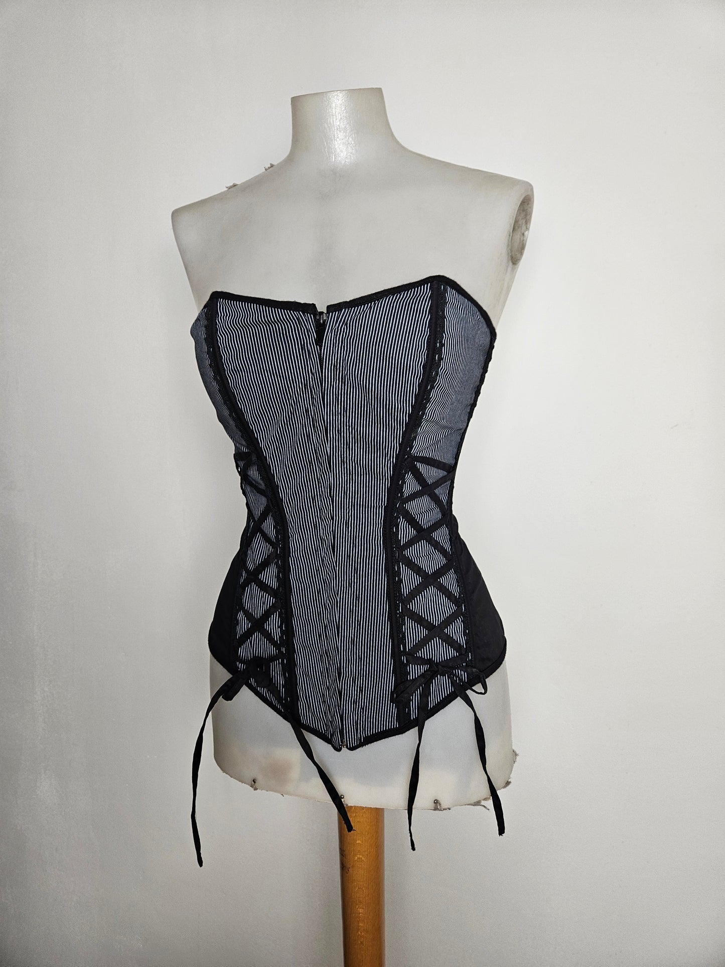 Haut esprit corset à rayures et laçage