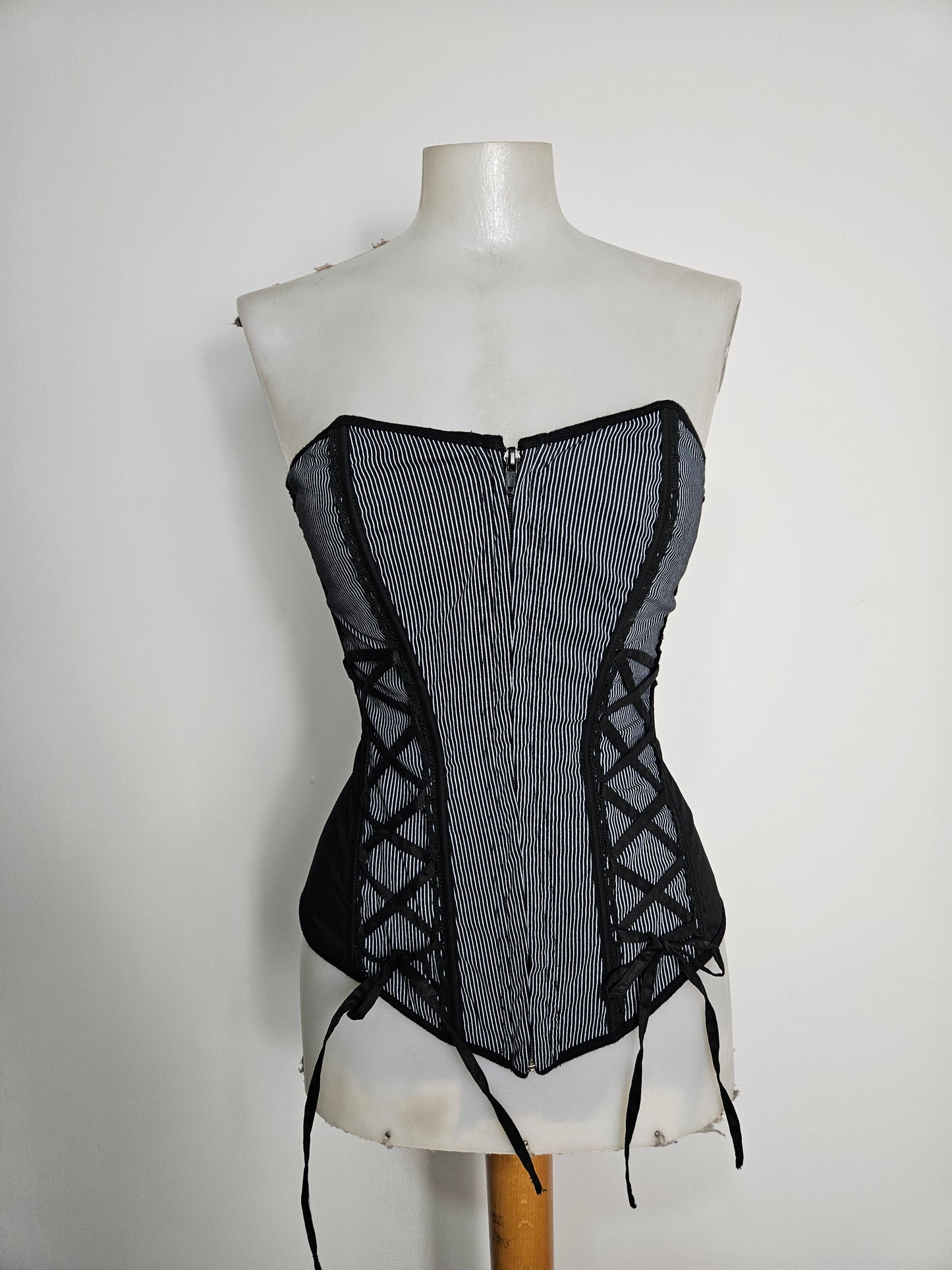 Haut esprit corset à rayures et laçage