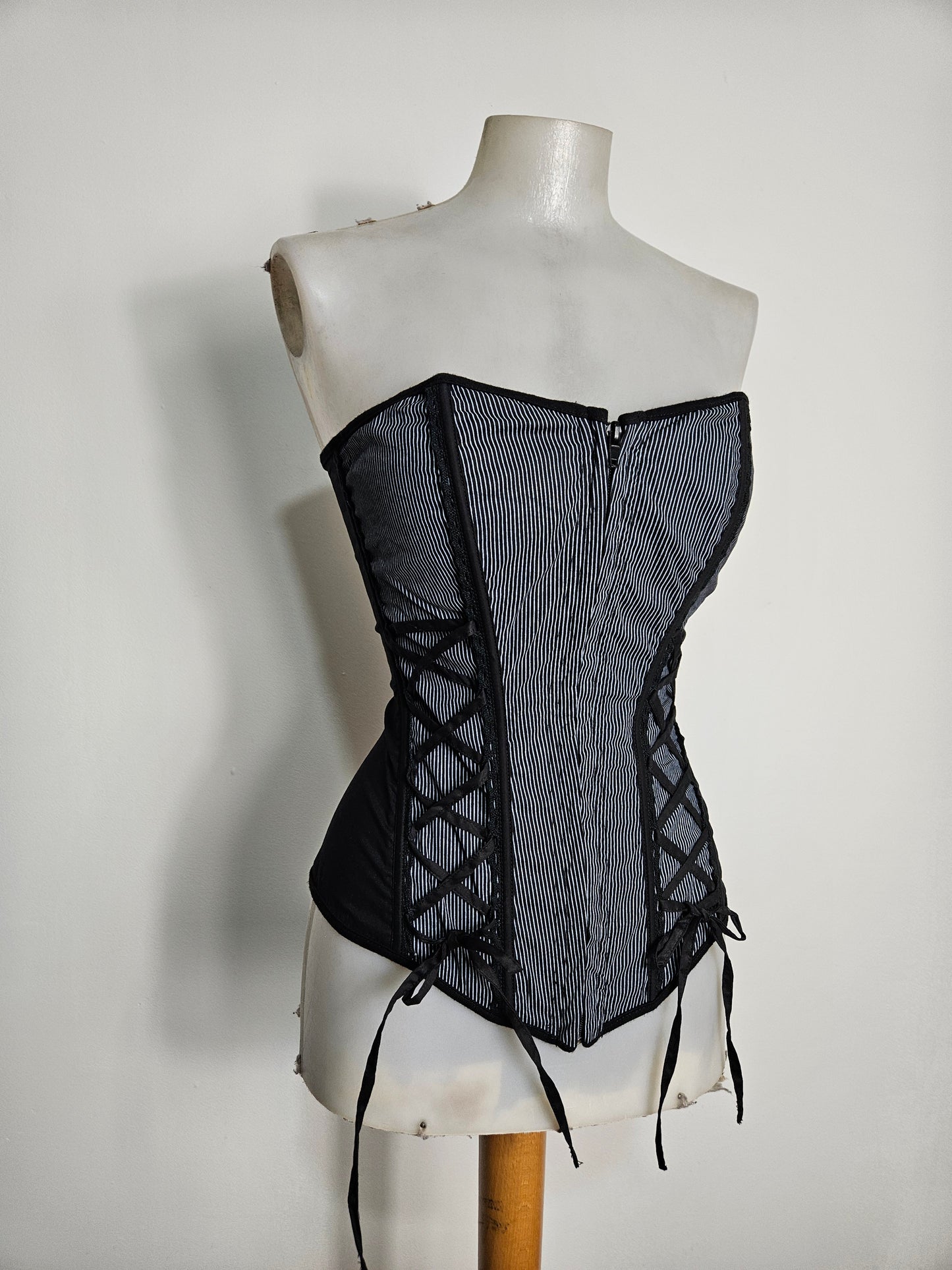 Haut esprit corset à rayures et laçage