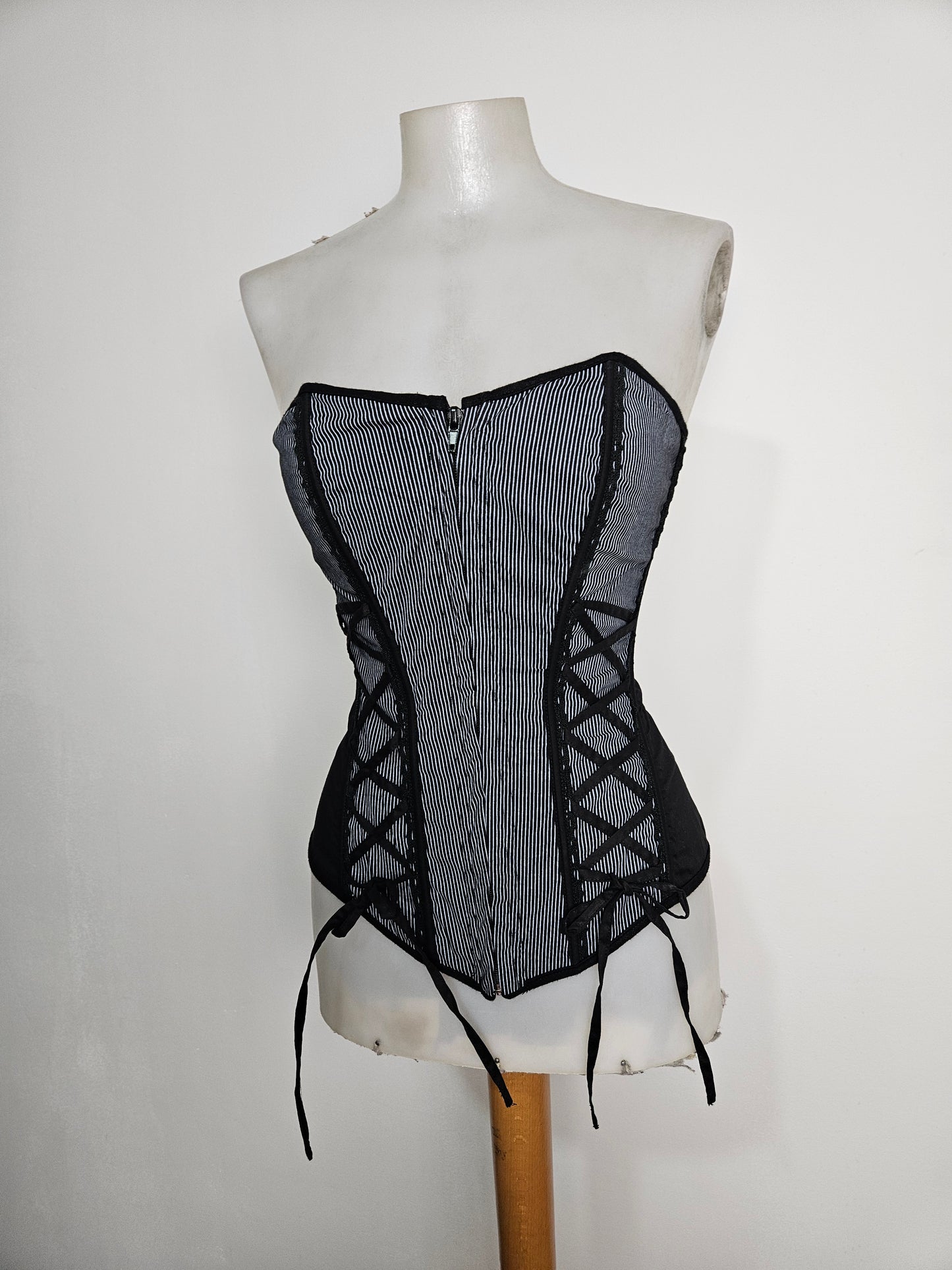Haut esprit corset à rayures et laçage