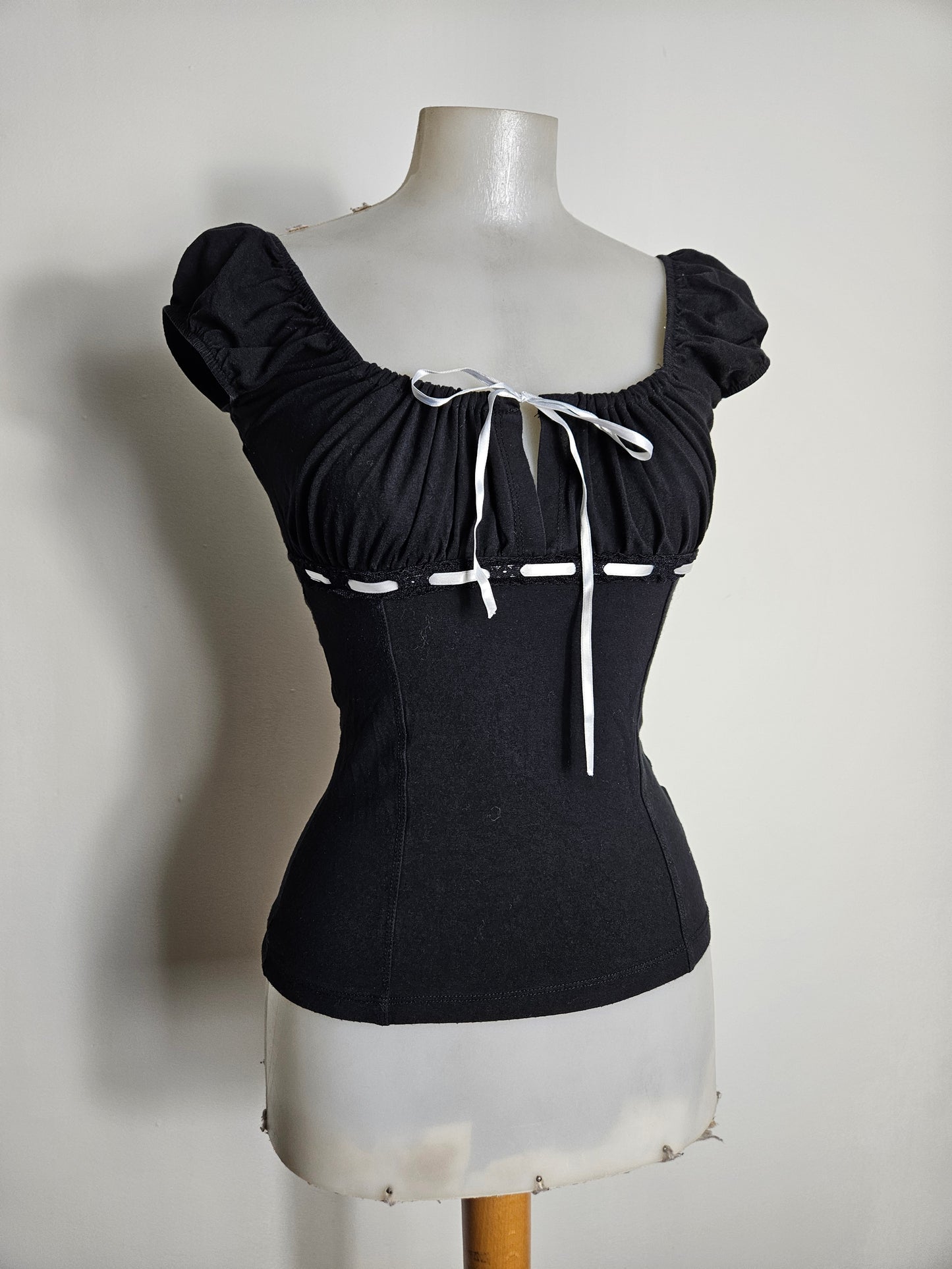 Haut romantique noir détails laçage