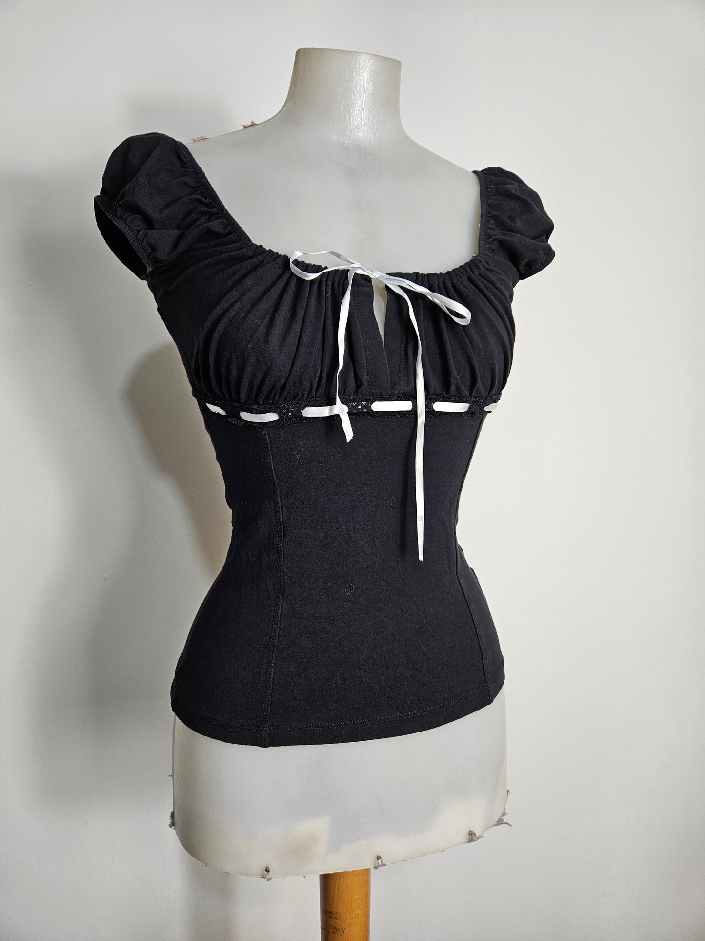 Haut romantique noir détails laçage