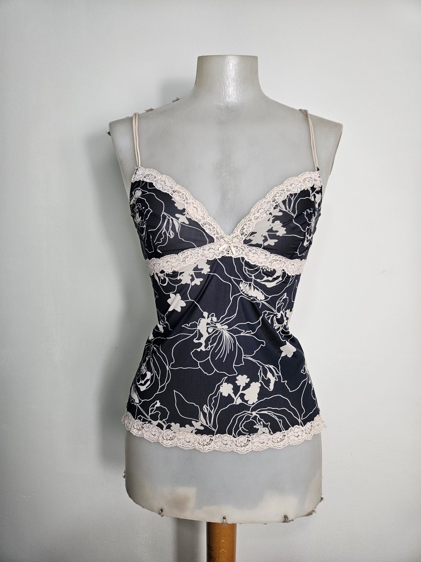 Caraco fleuri détails dentelle