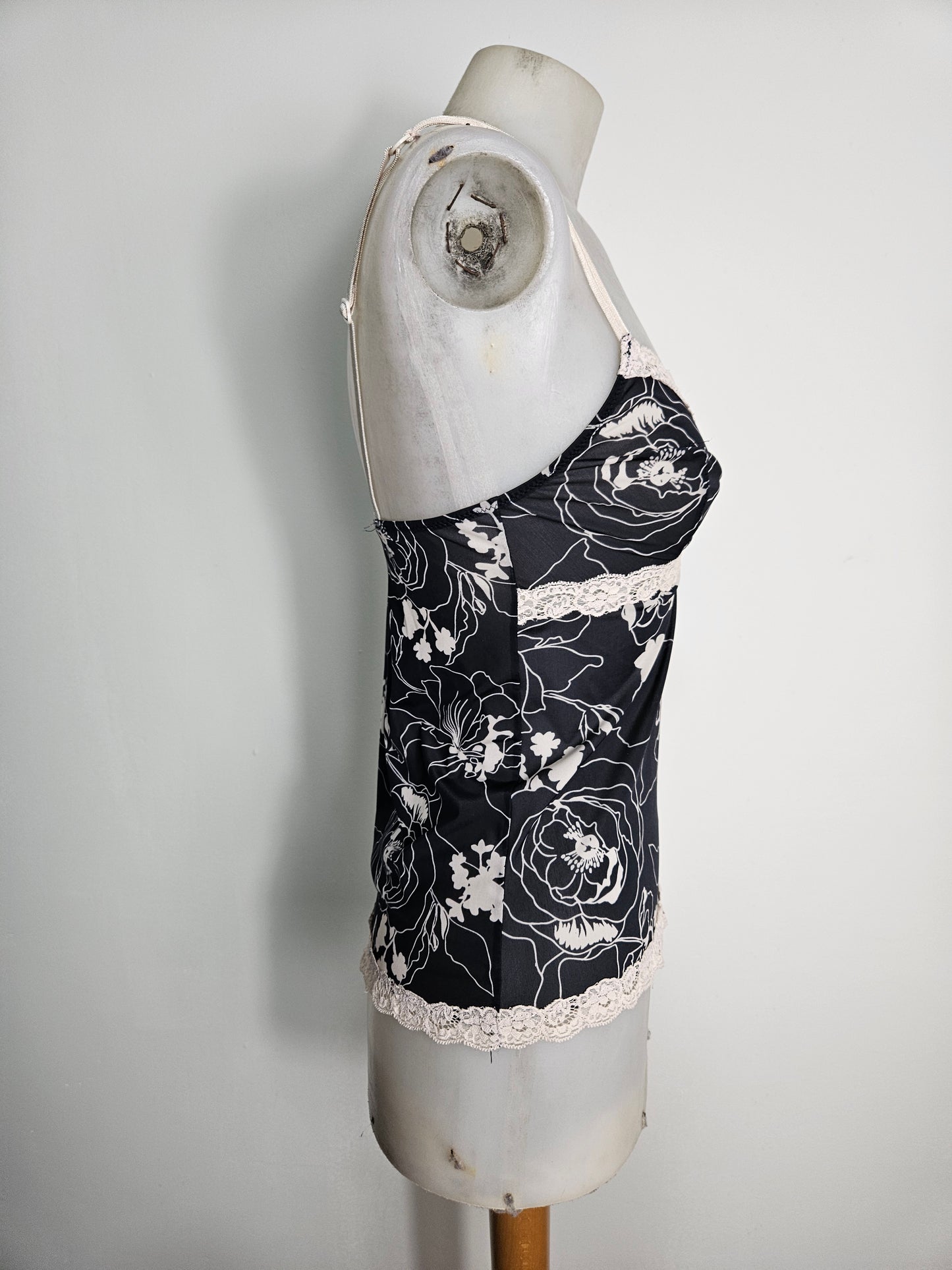 Caraco fleuri détails dentelle