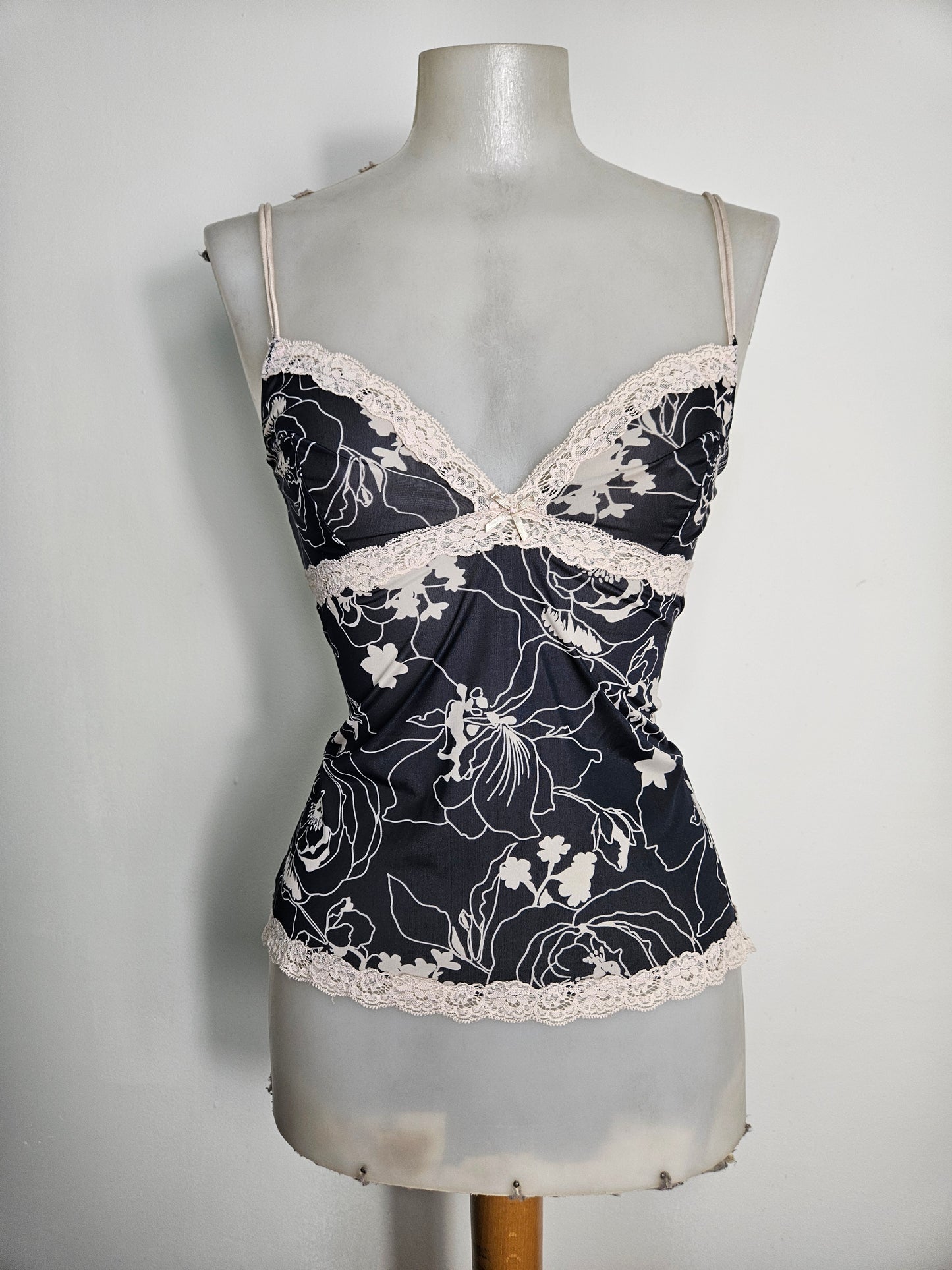 Caraco fleuri détails dentelle