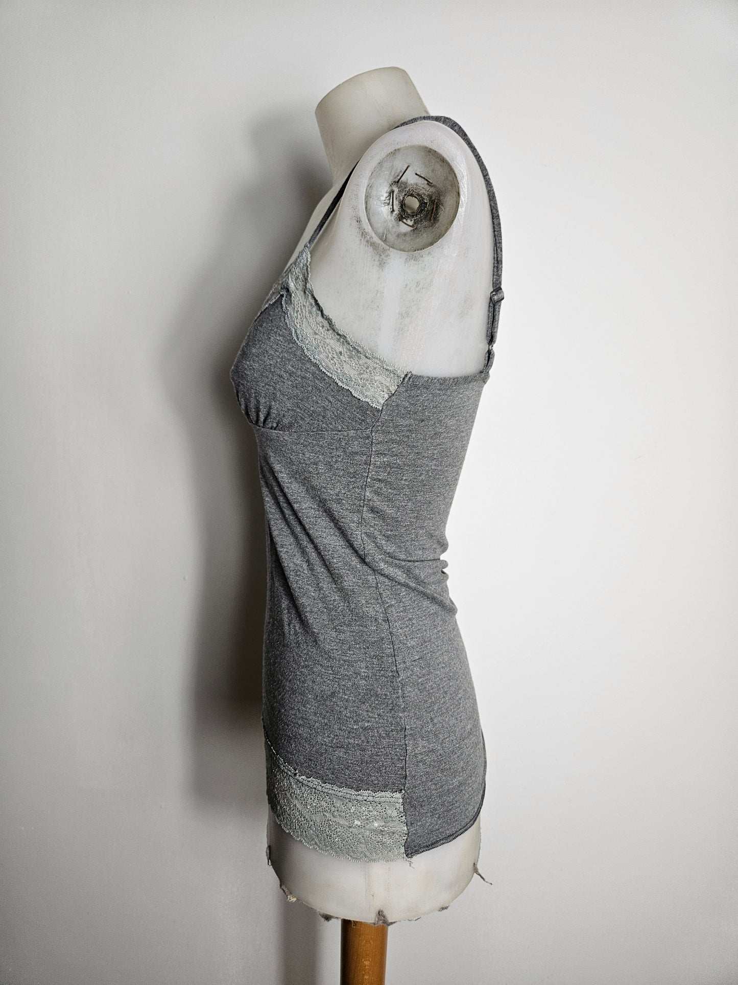 Caraco gris avec dentelle