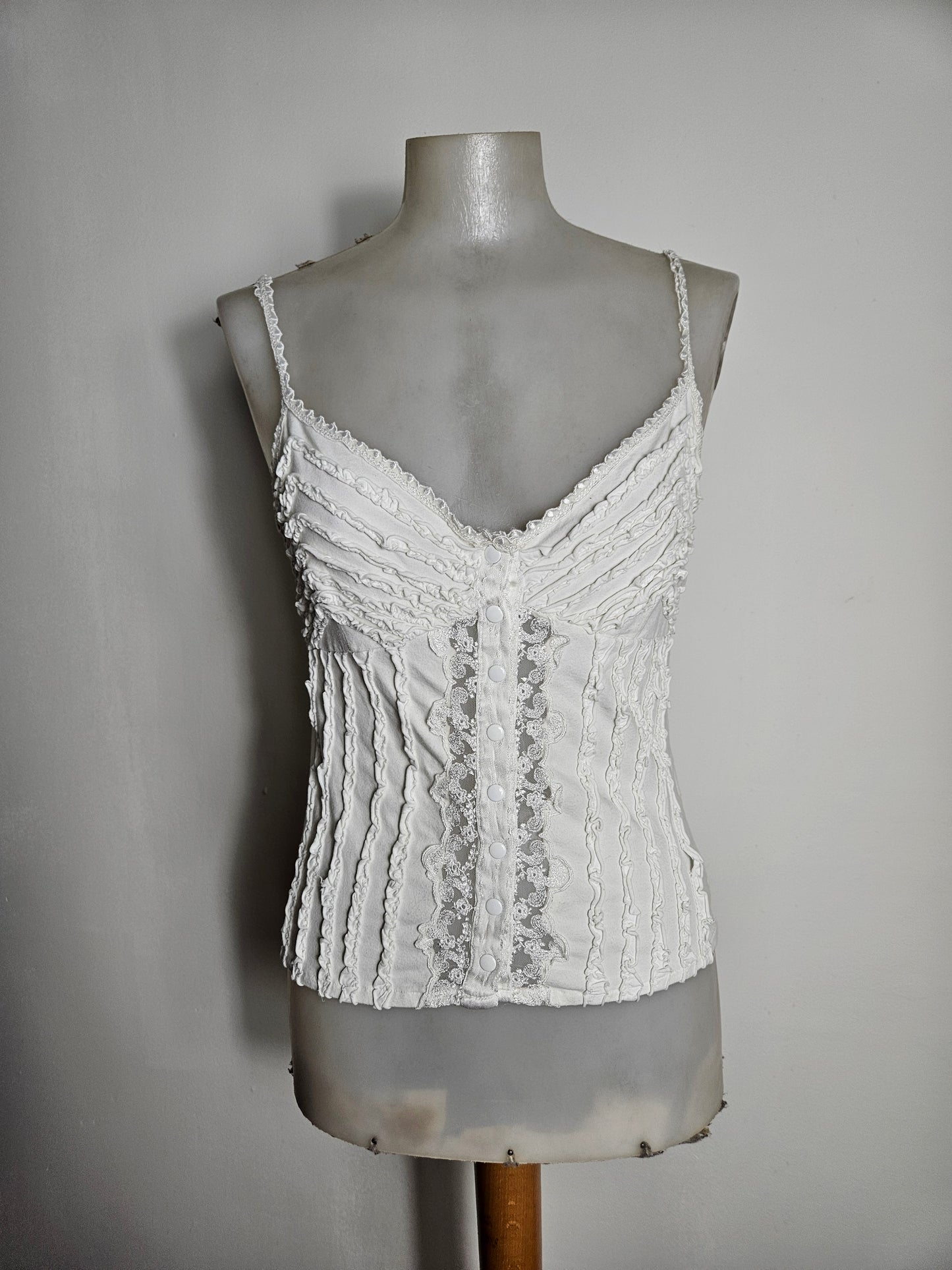 Haut blanc détails volants et boutonnage