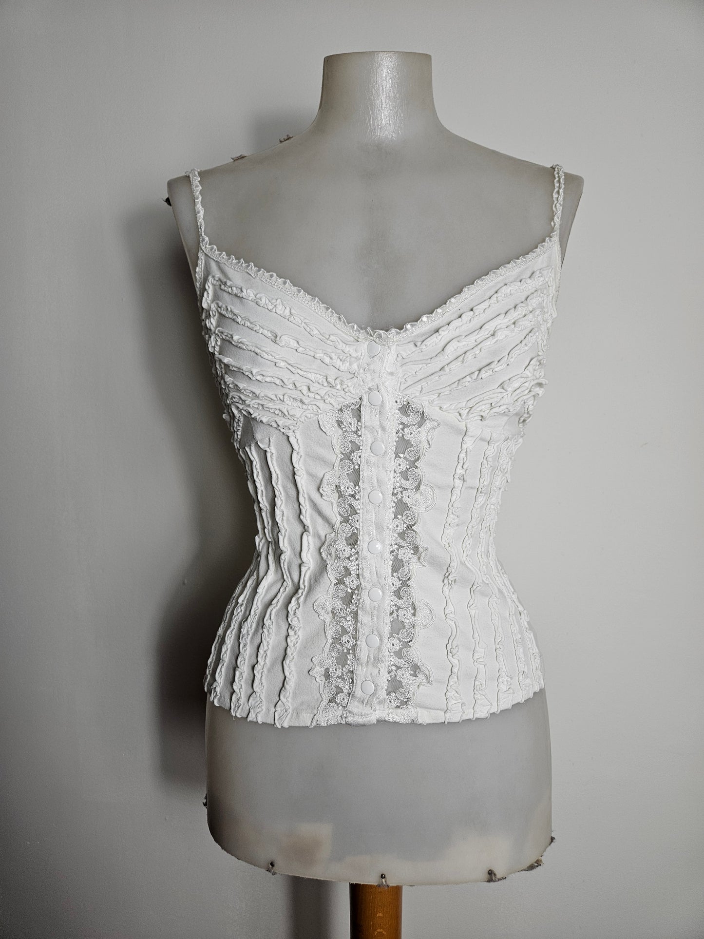 Haut blanc détails volants et boutonnage