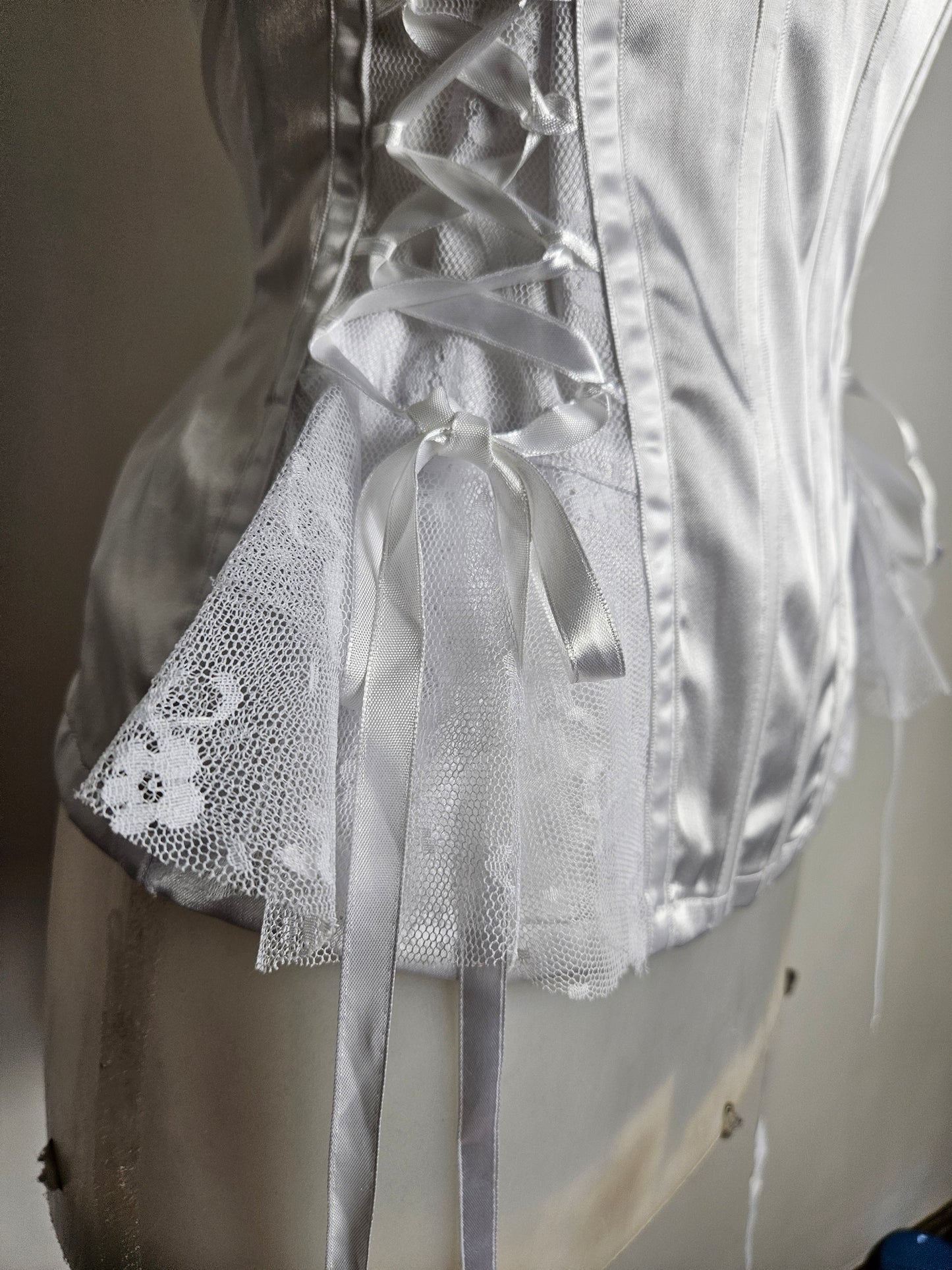 Haut esprit corset blanc satiné