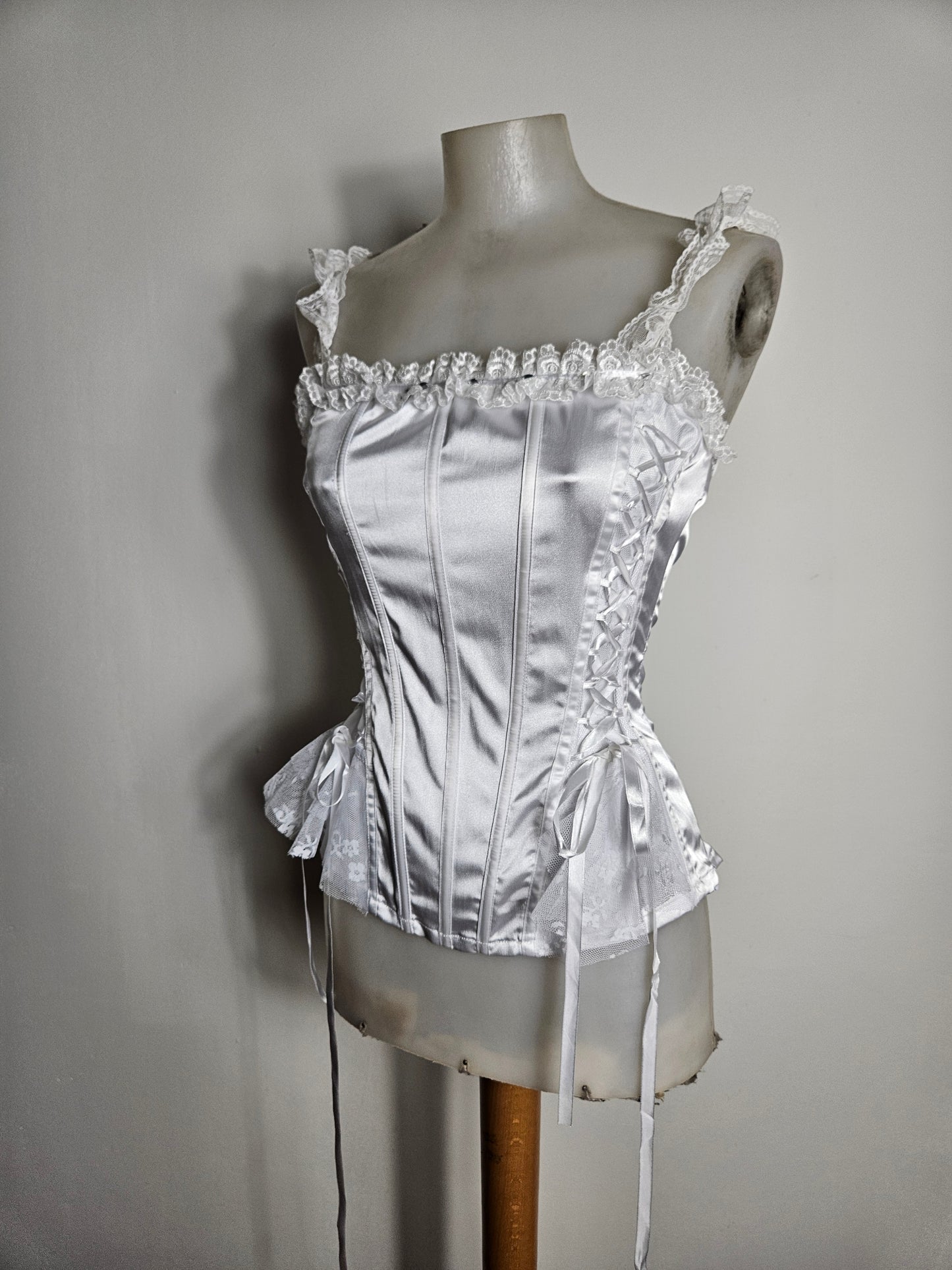 Haut esprit corset blanc satiné