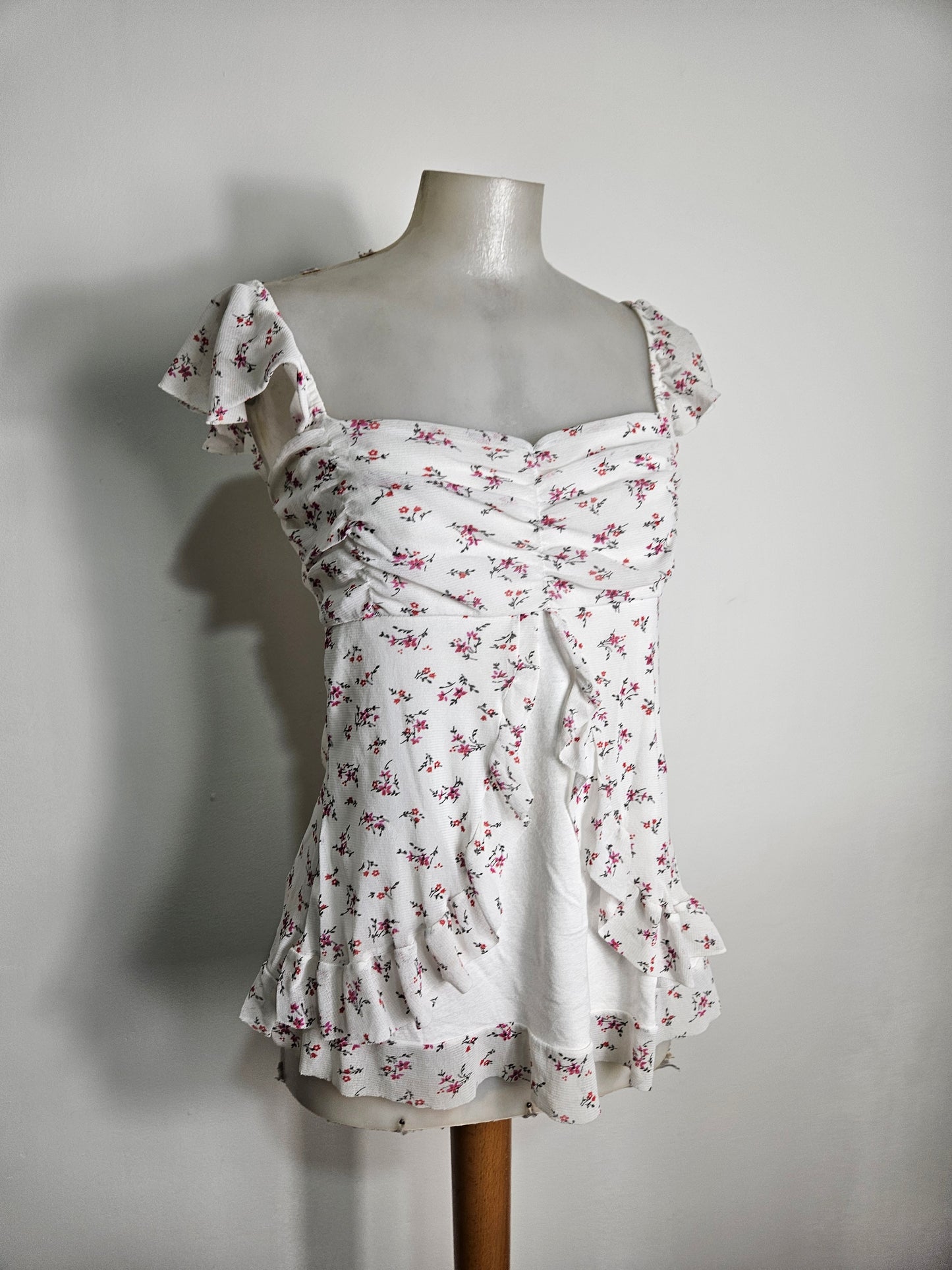 Haut en voile fleuri