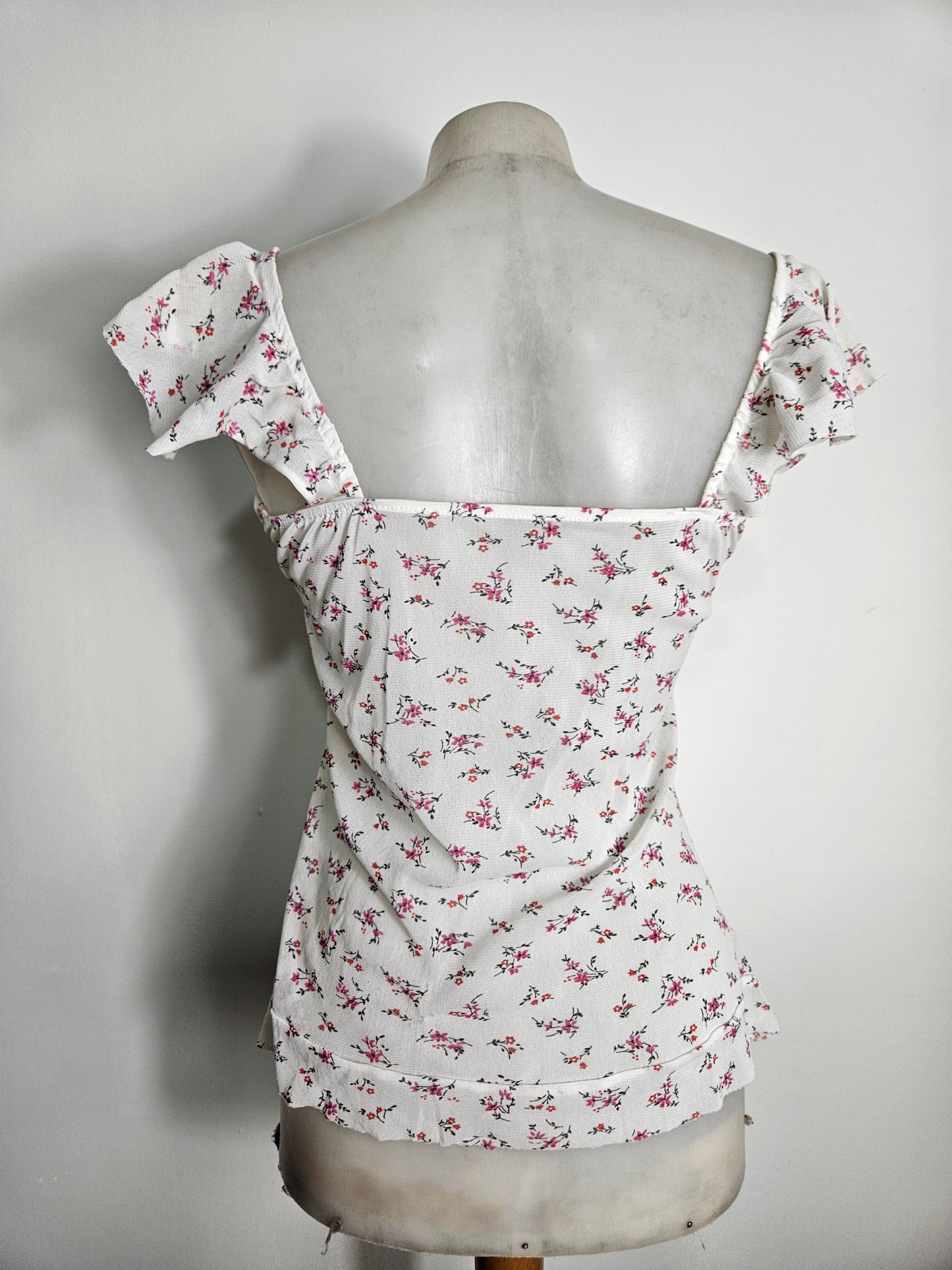 Haut en voile fleuri