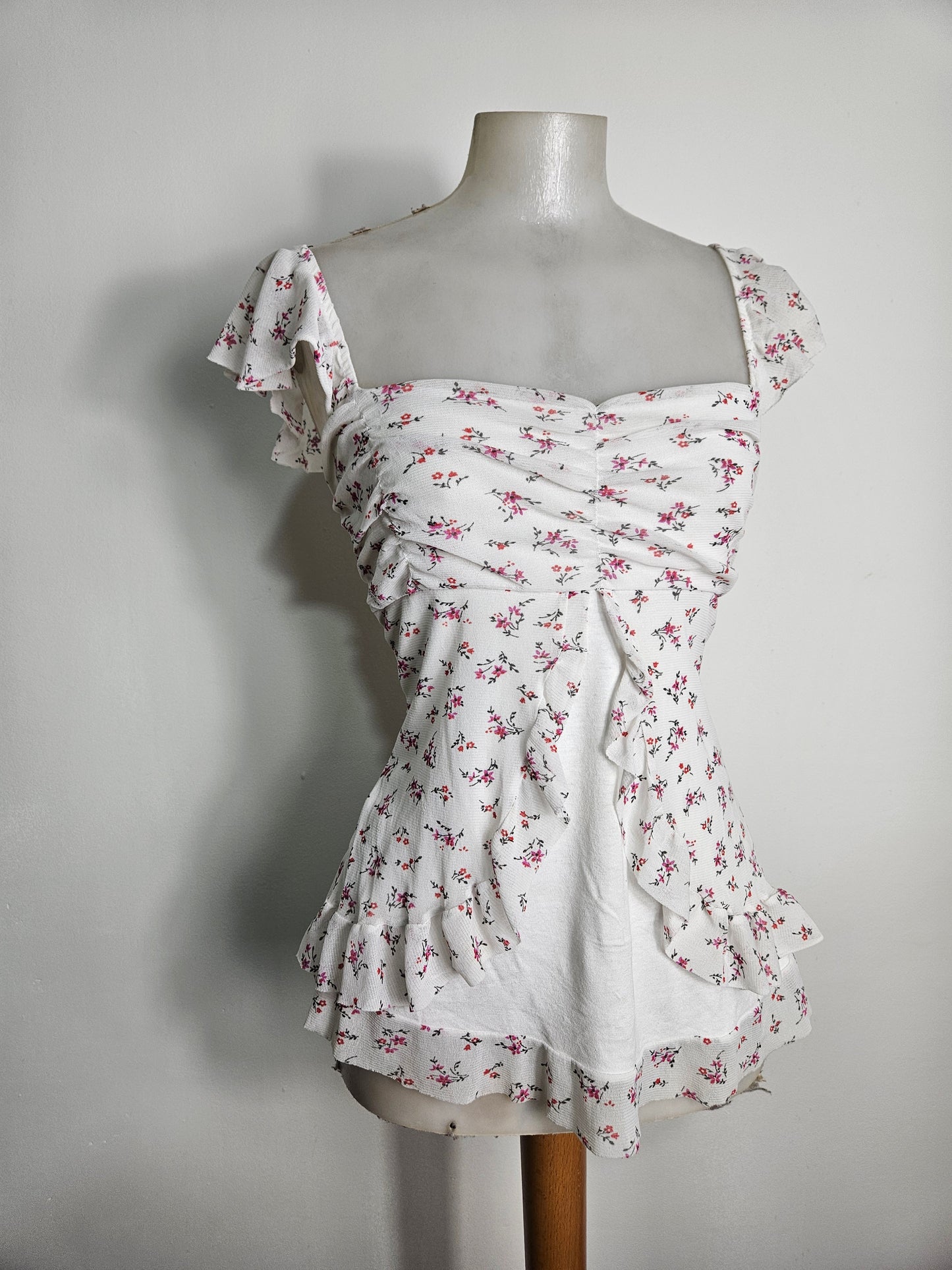 Haut en voile fleuri