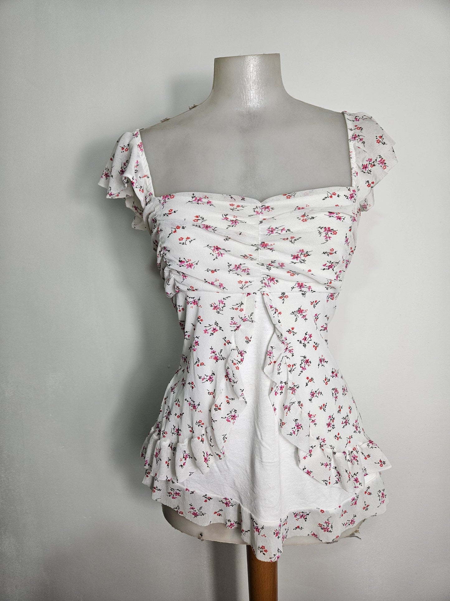 Haut en voile fleuri