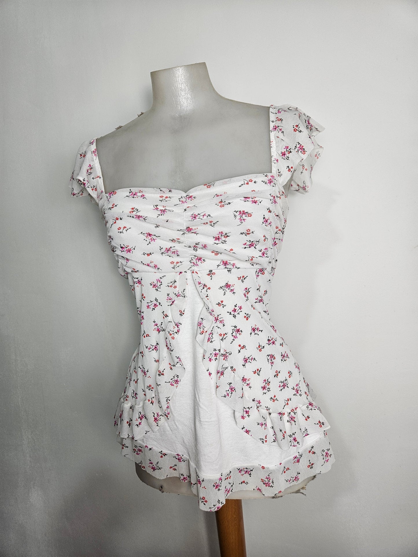 Haut en voile fleuri