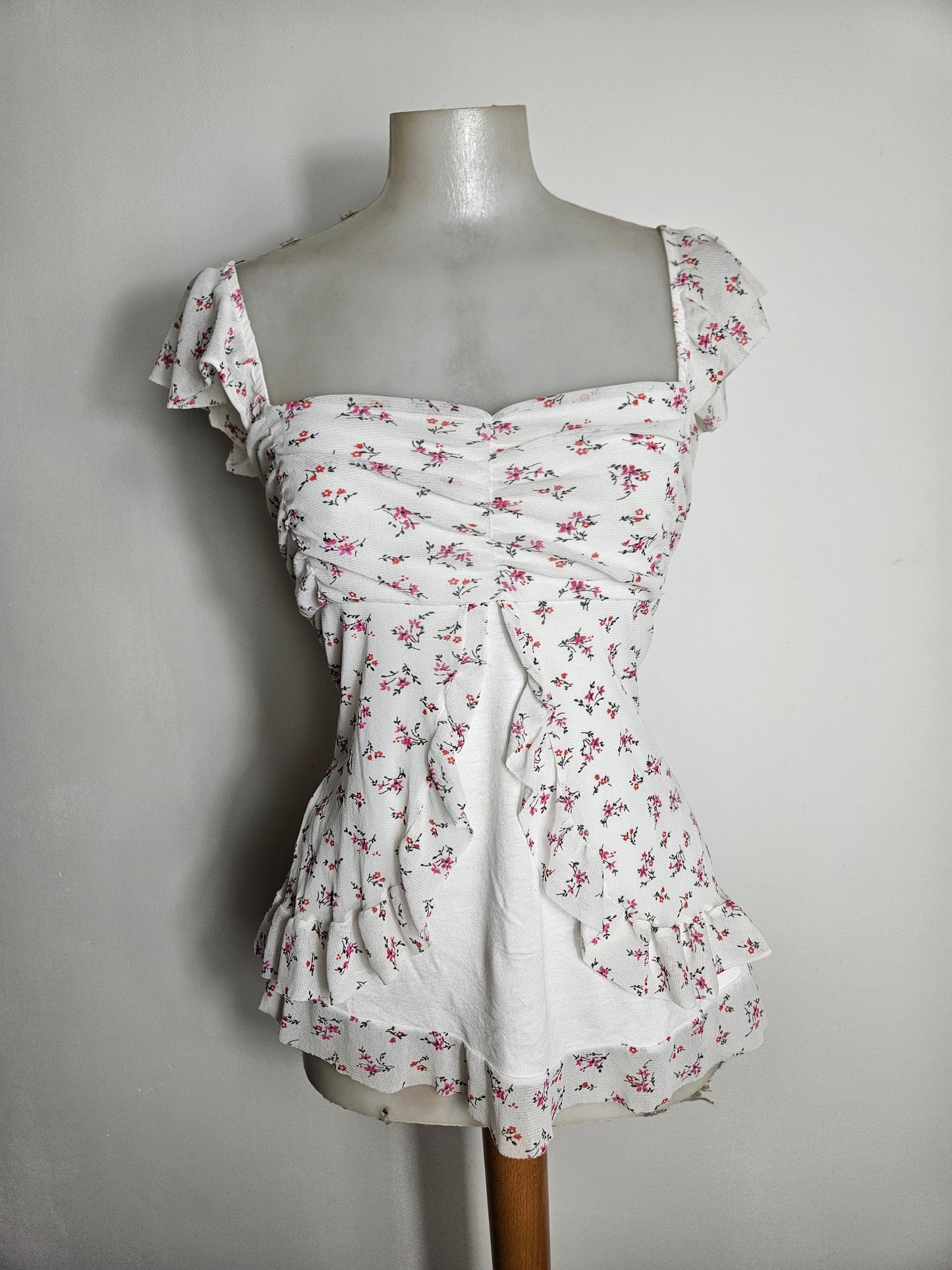 Haut en voile fleuri