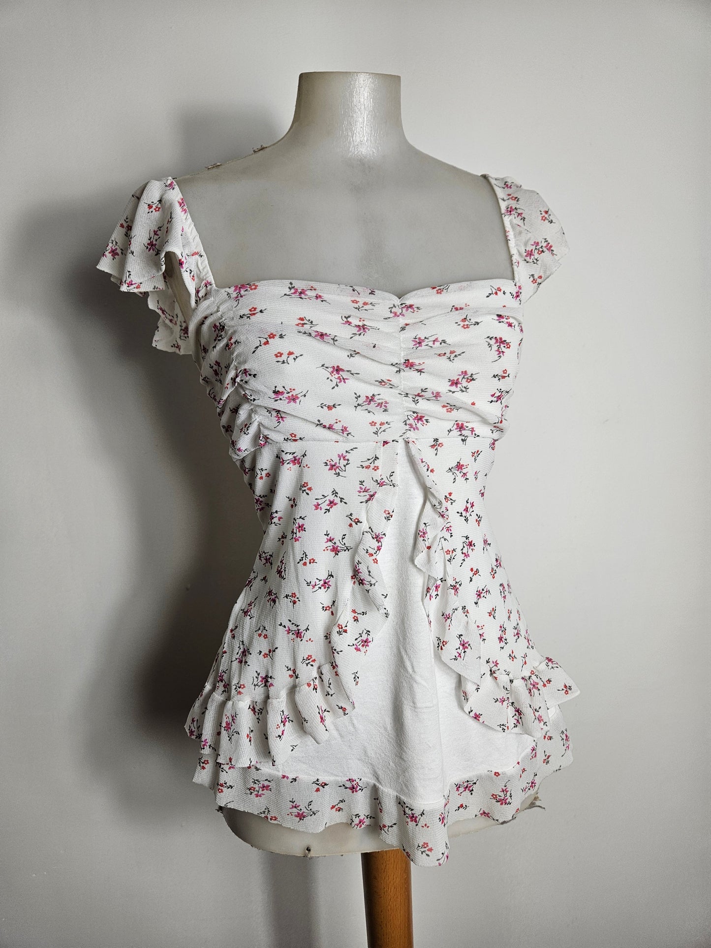 Haut en voile fleuri