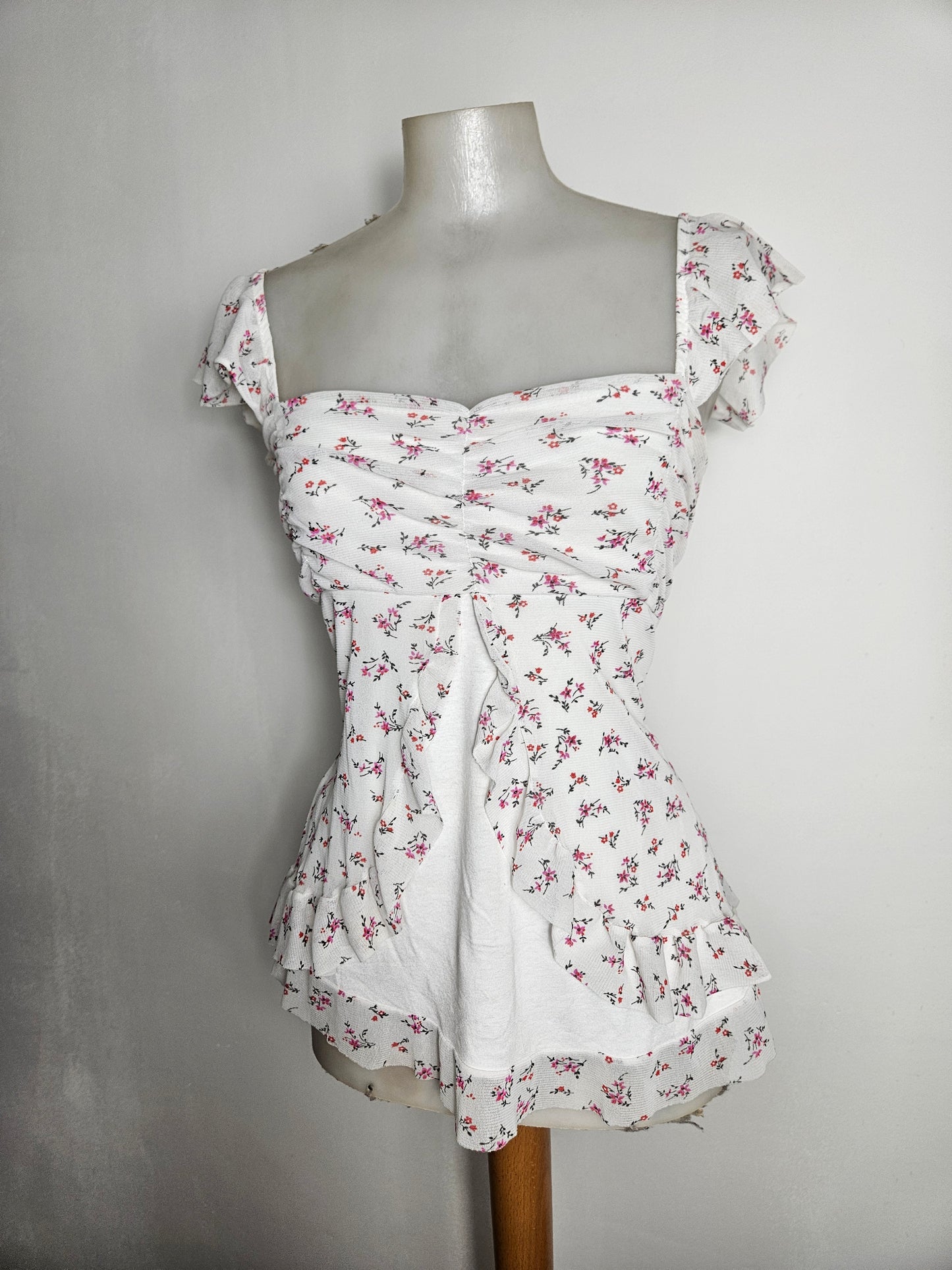 Haut en voile fleuri