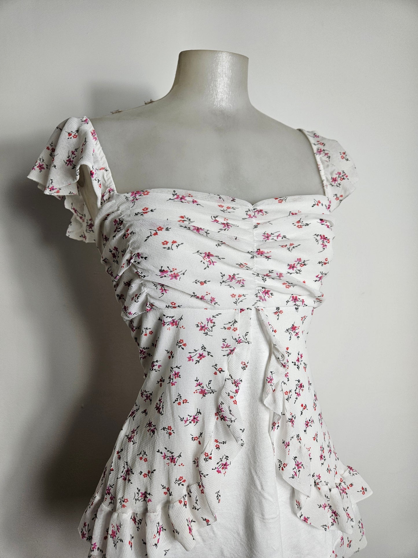 Haut en voile fleuri