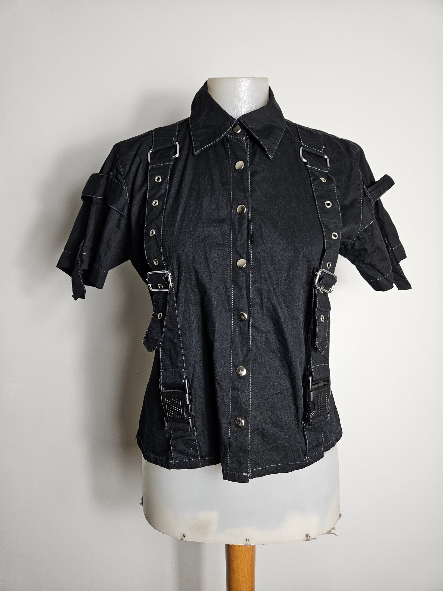 Chemise manches courtes détails sangles