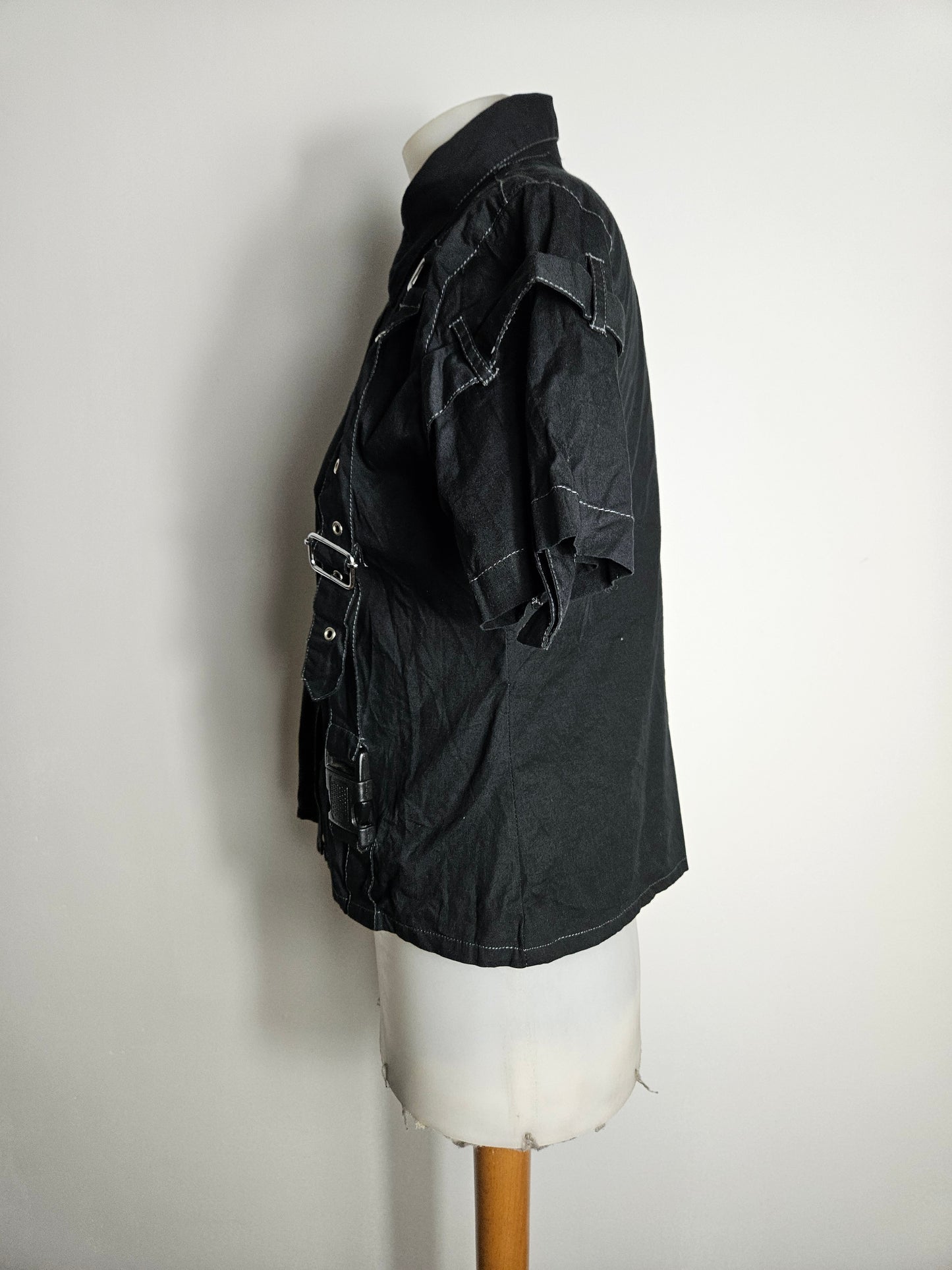 Chemise manches courtes détails sangles