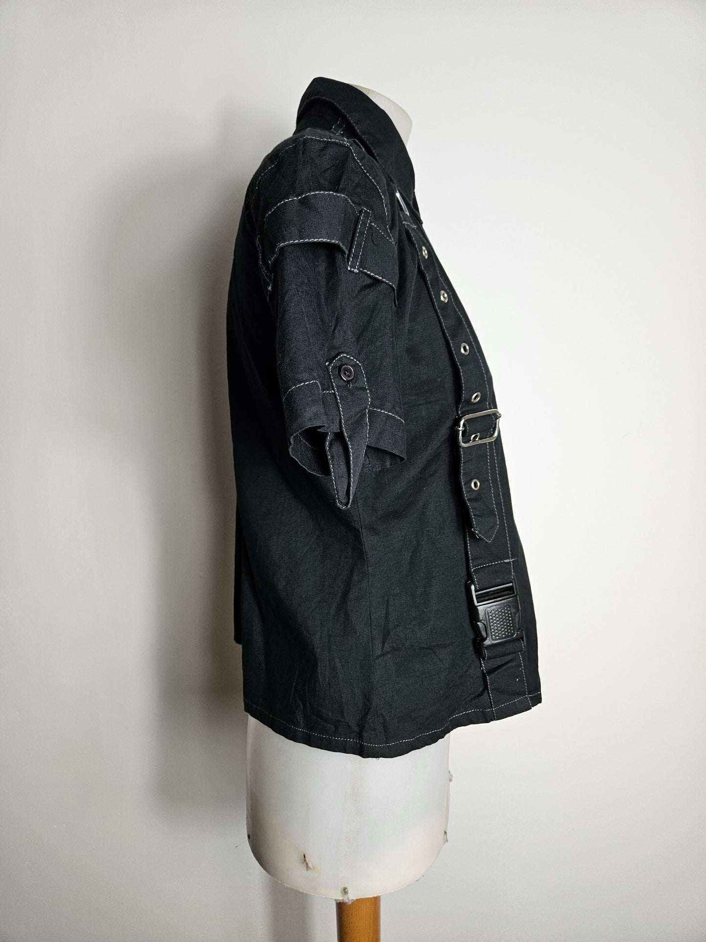 Chemise manches courtes détails sangles