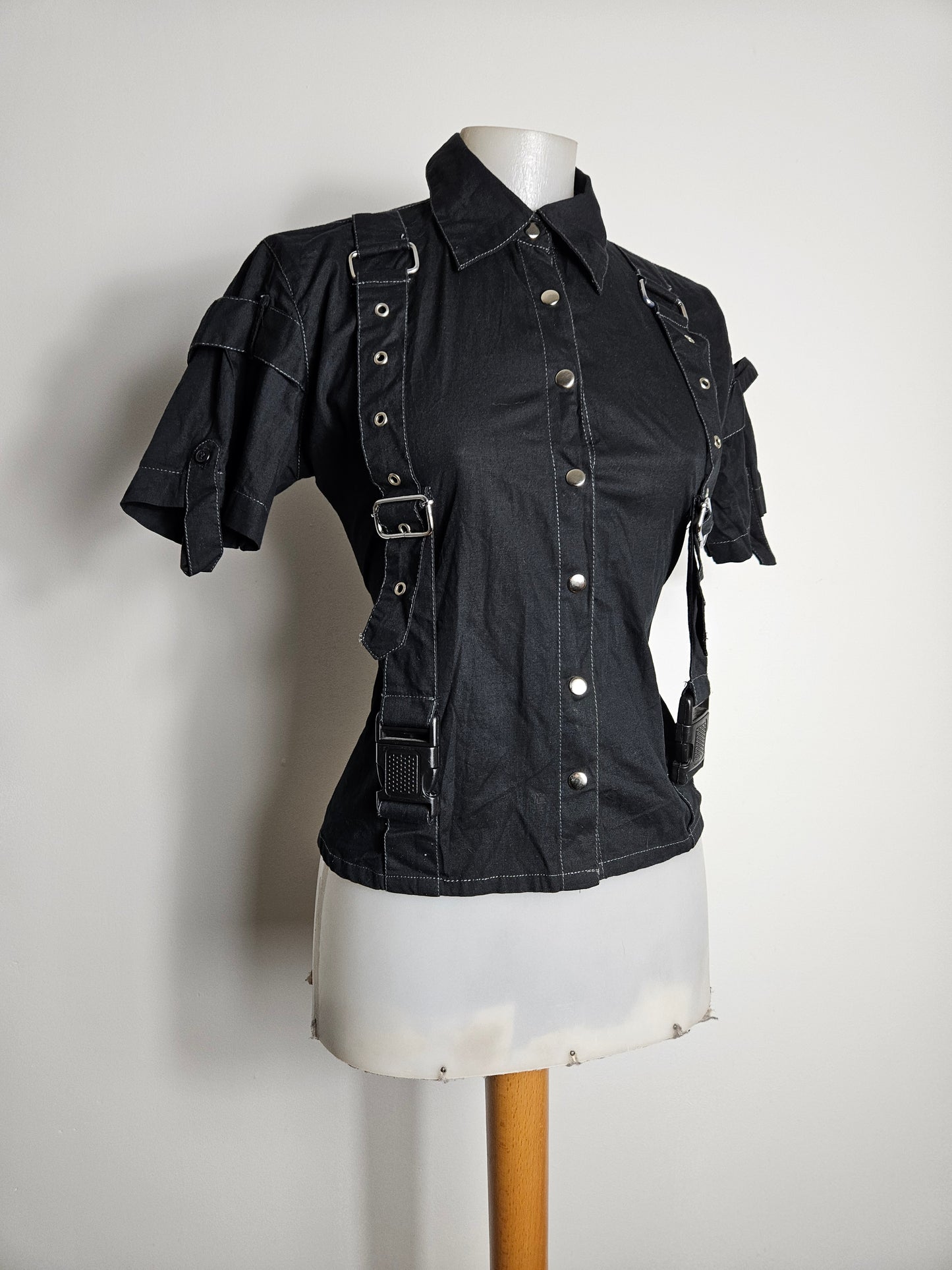 Chemise manches courtes détails sangles