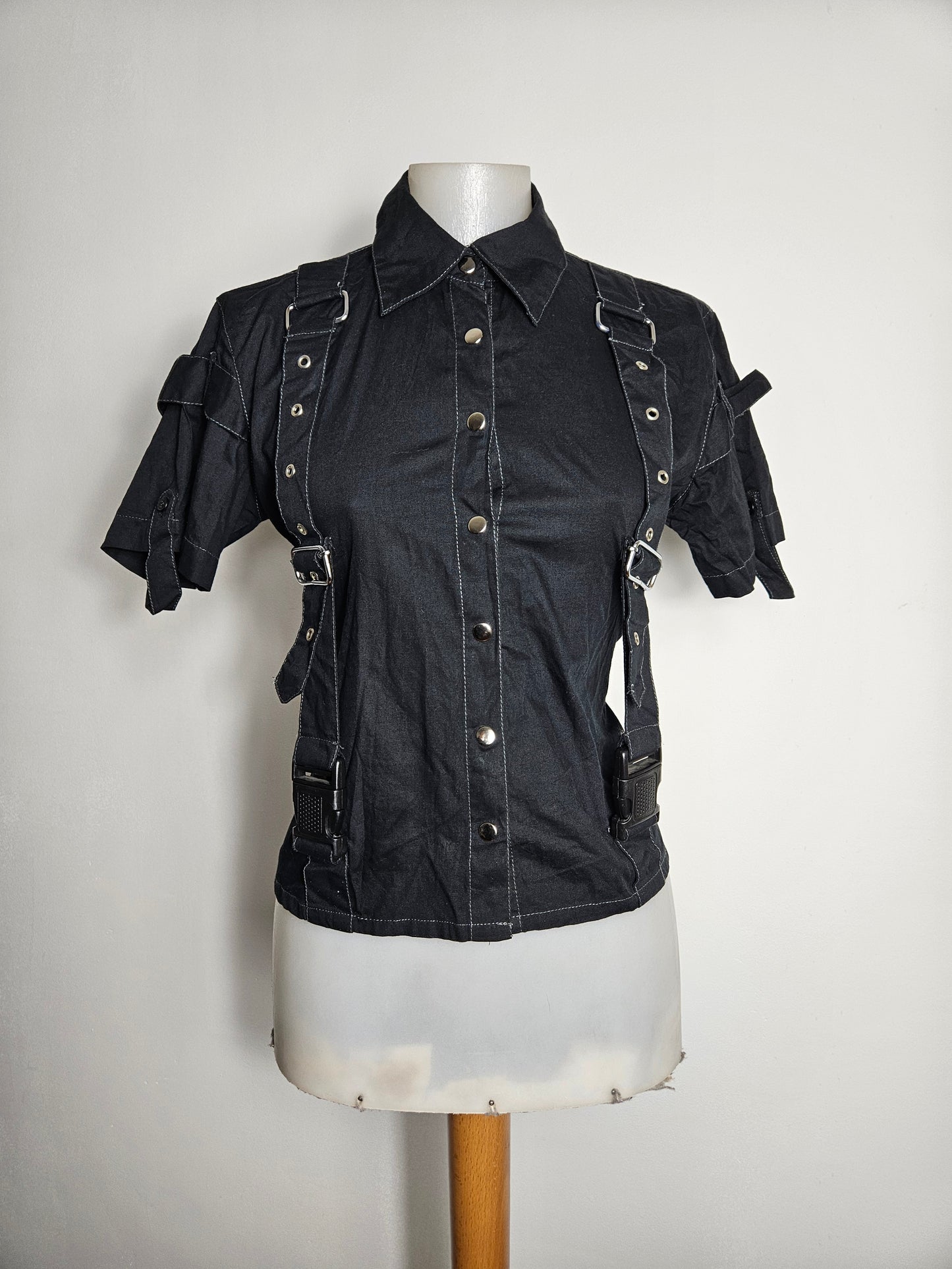 Chemise manches courtes détails sangles