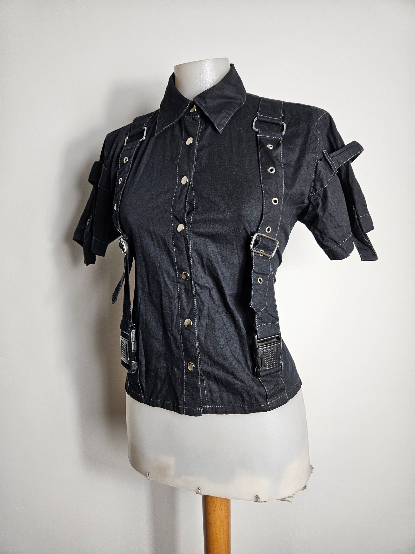 Chemise manches courtes détails sangles