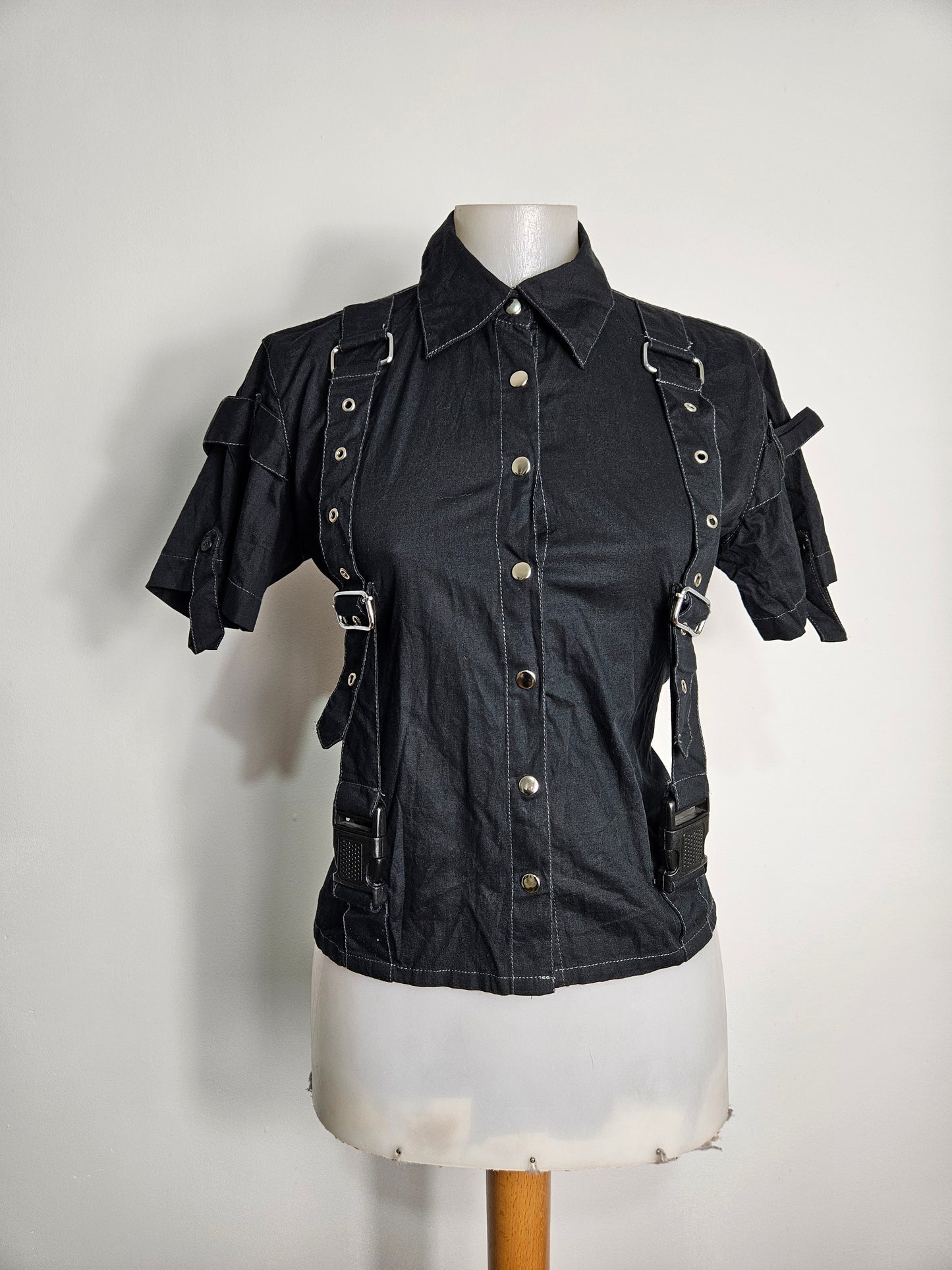 Chemise manches courtes détails sangles