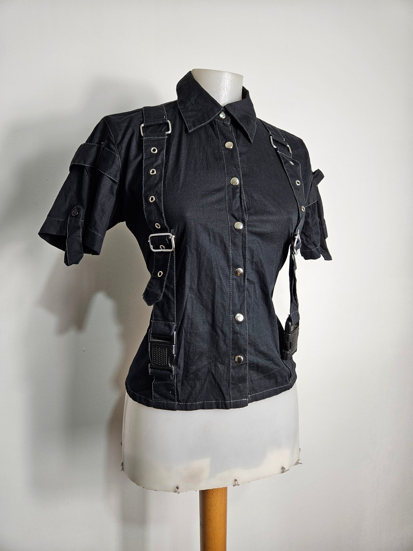 Chemise manches courtes détails sangles