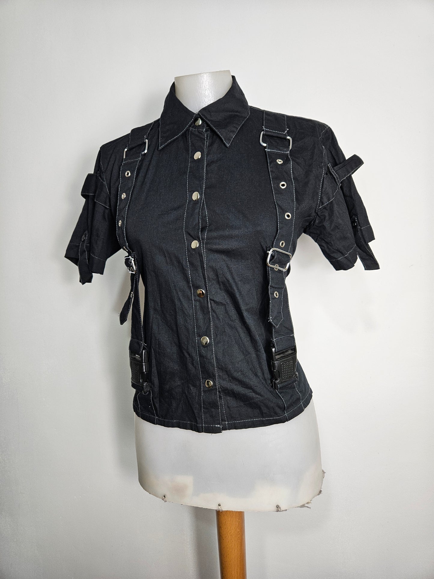 Chemise manches courtes détails sangles