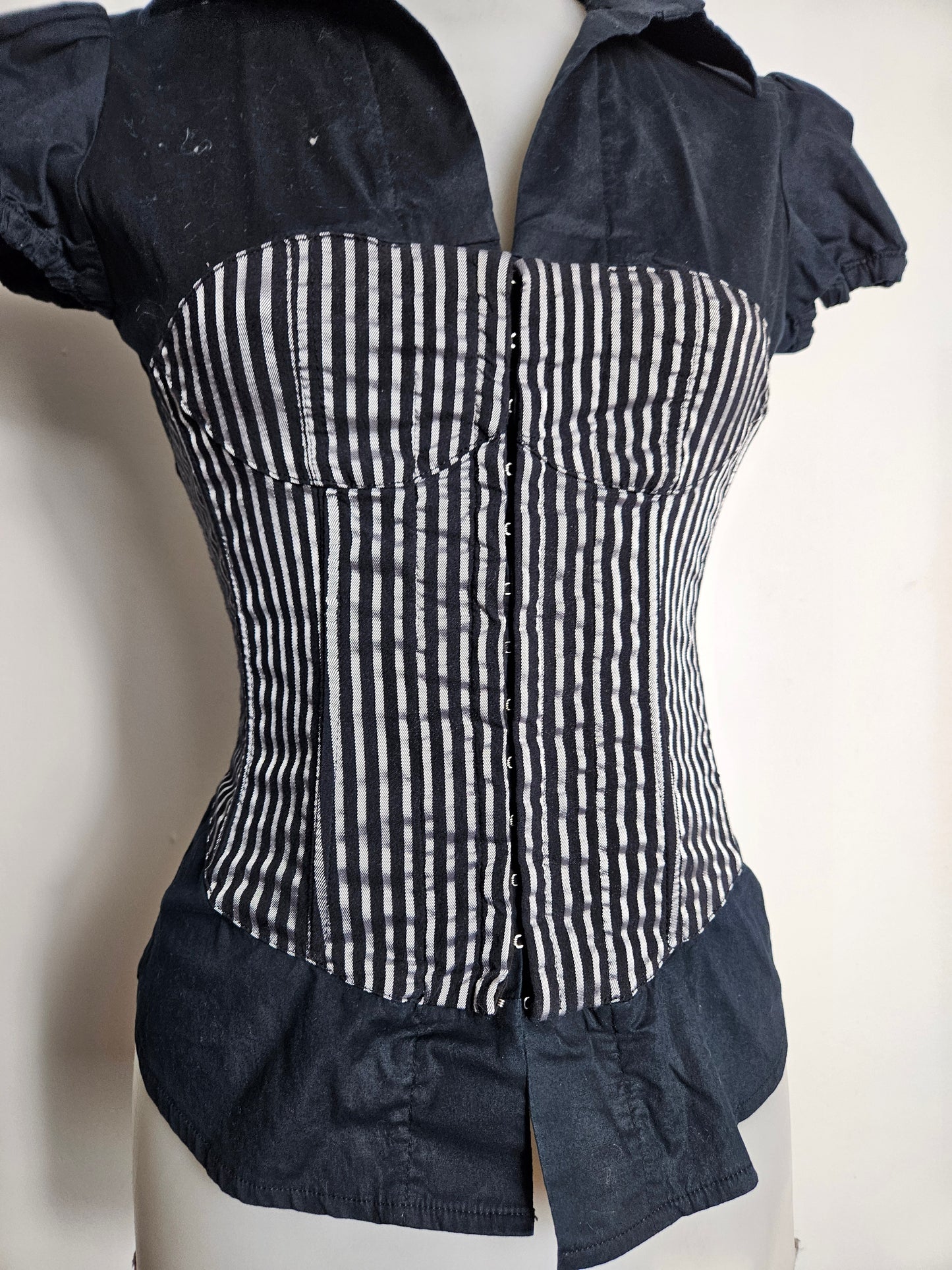 Chemise rayée fermeture crochets