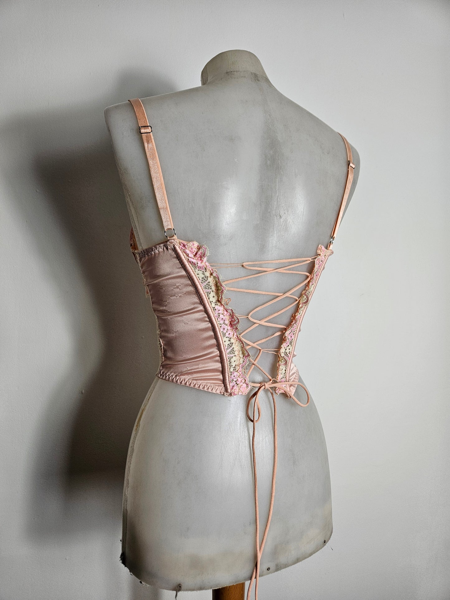 Haut esprit corset satin et dentelle